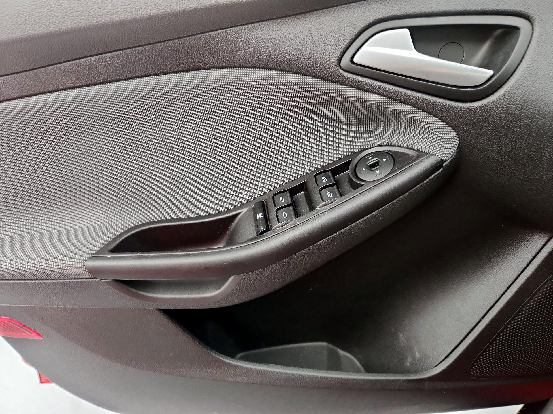 Thumbnail: 2013 Ford Focus - 12
