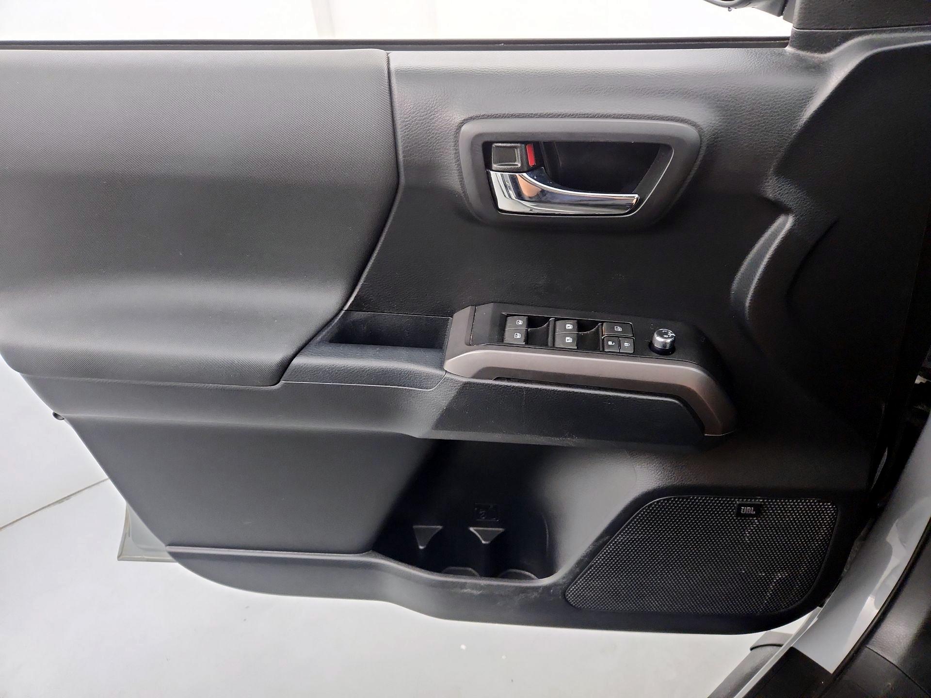 Thumbnail: 2018 Toyota Tacoma - 18