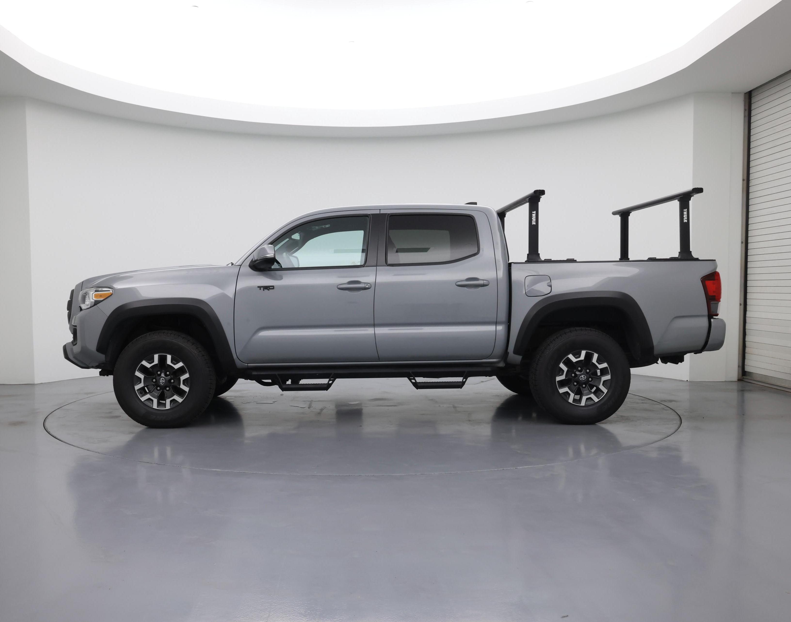 Thumbnail: 2018 Toyota Tacoma - 3