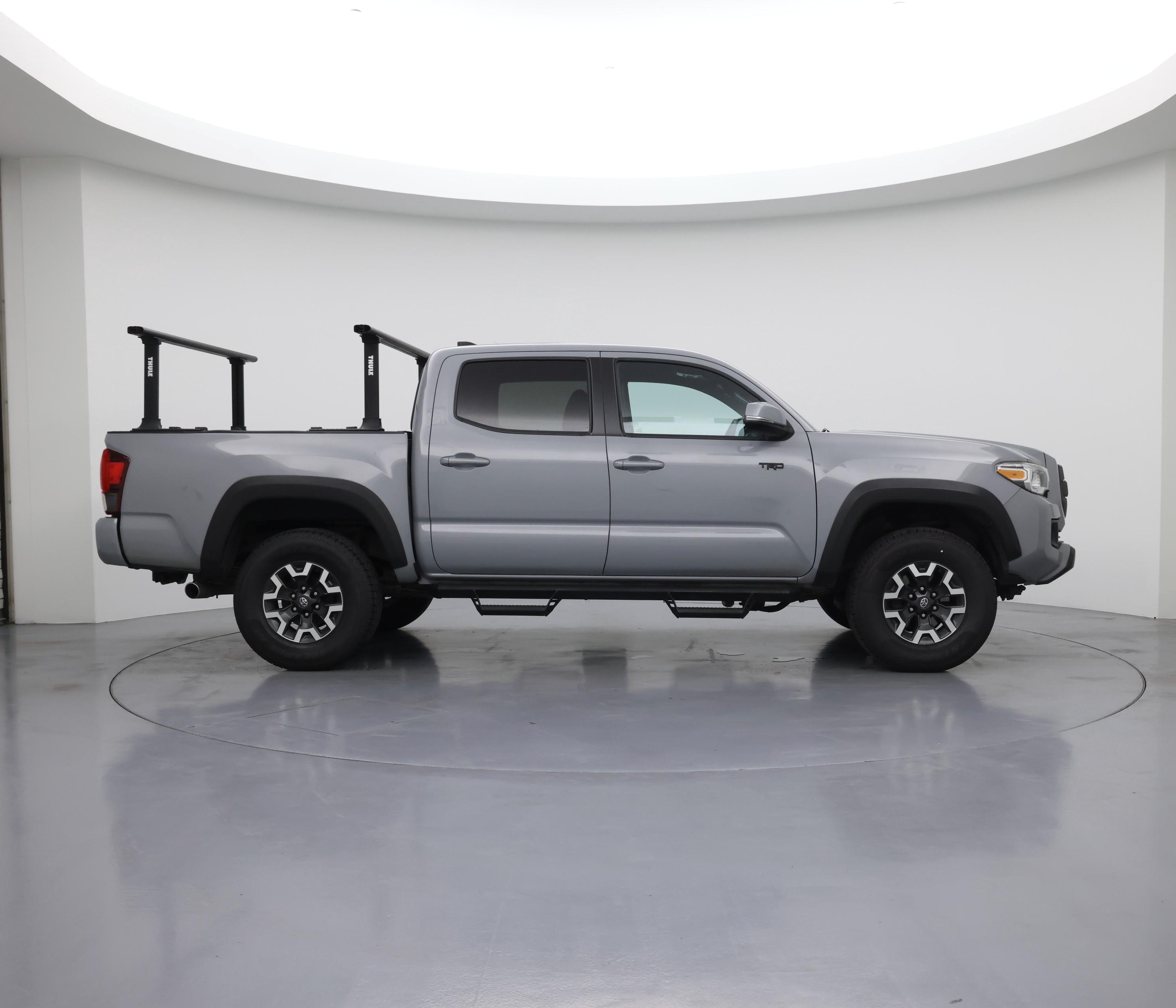 Thumbnail: 2018 Toyota Tacoma - 7