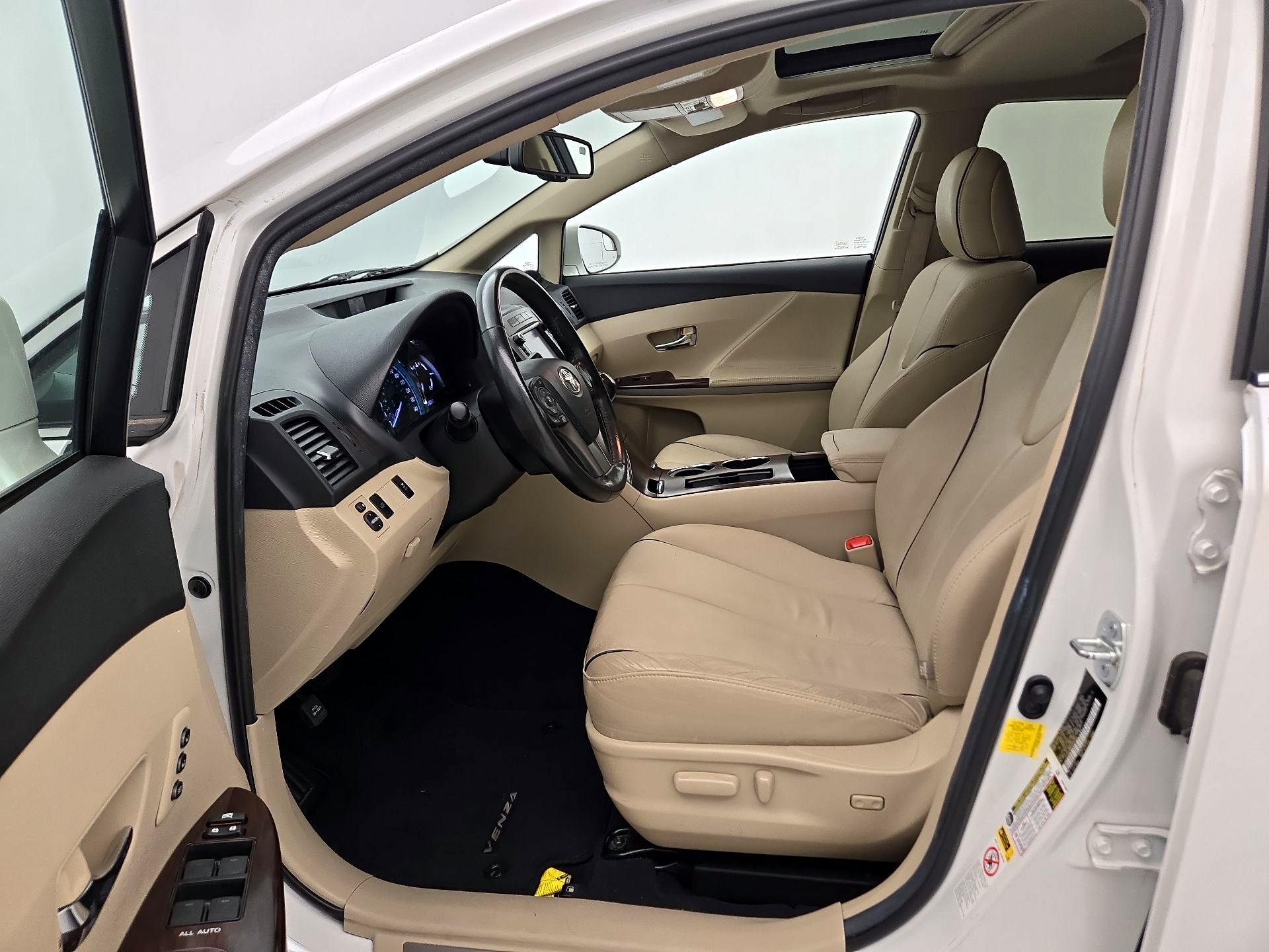 Thumbnail: 2013 Toyota Venza - 11