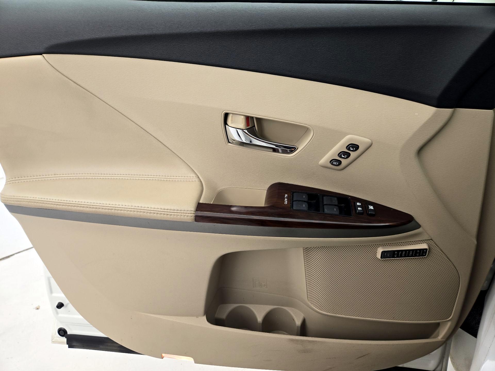 Thumbnail: 2013 Toyota Venza - 12