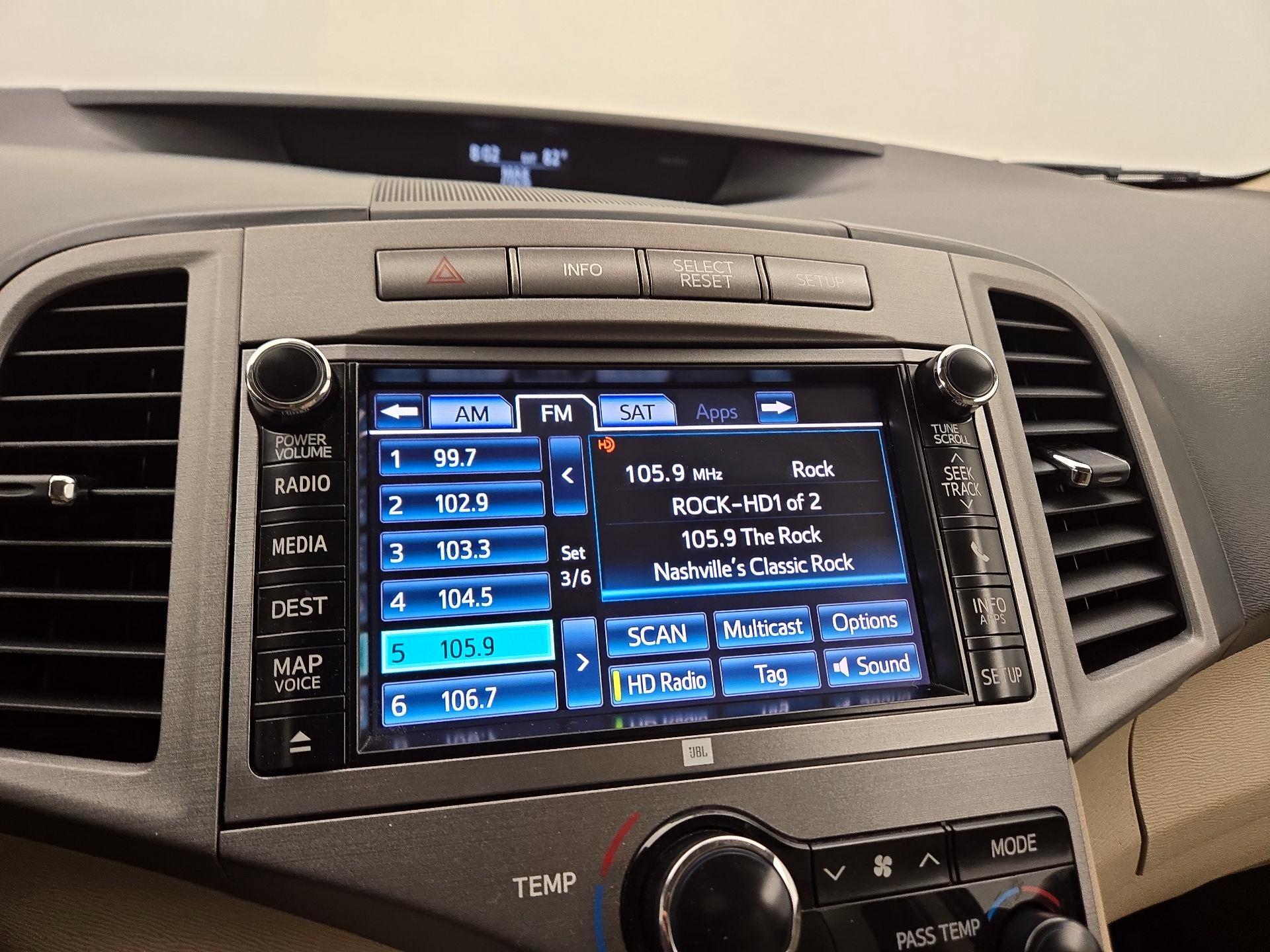 Thumbnail: 2013 Toyota Venza - 16