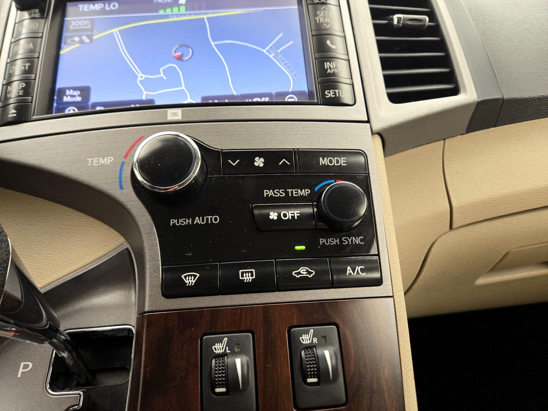 Thumbnail: 2013 Toyota Venza - 17