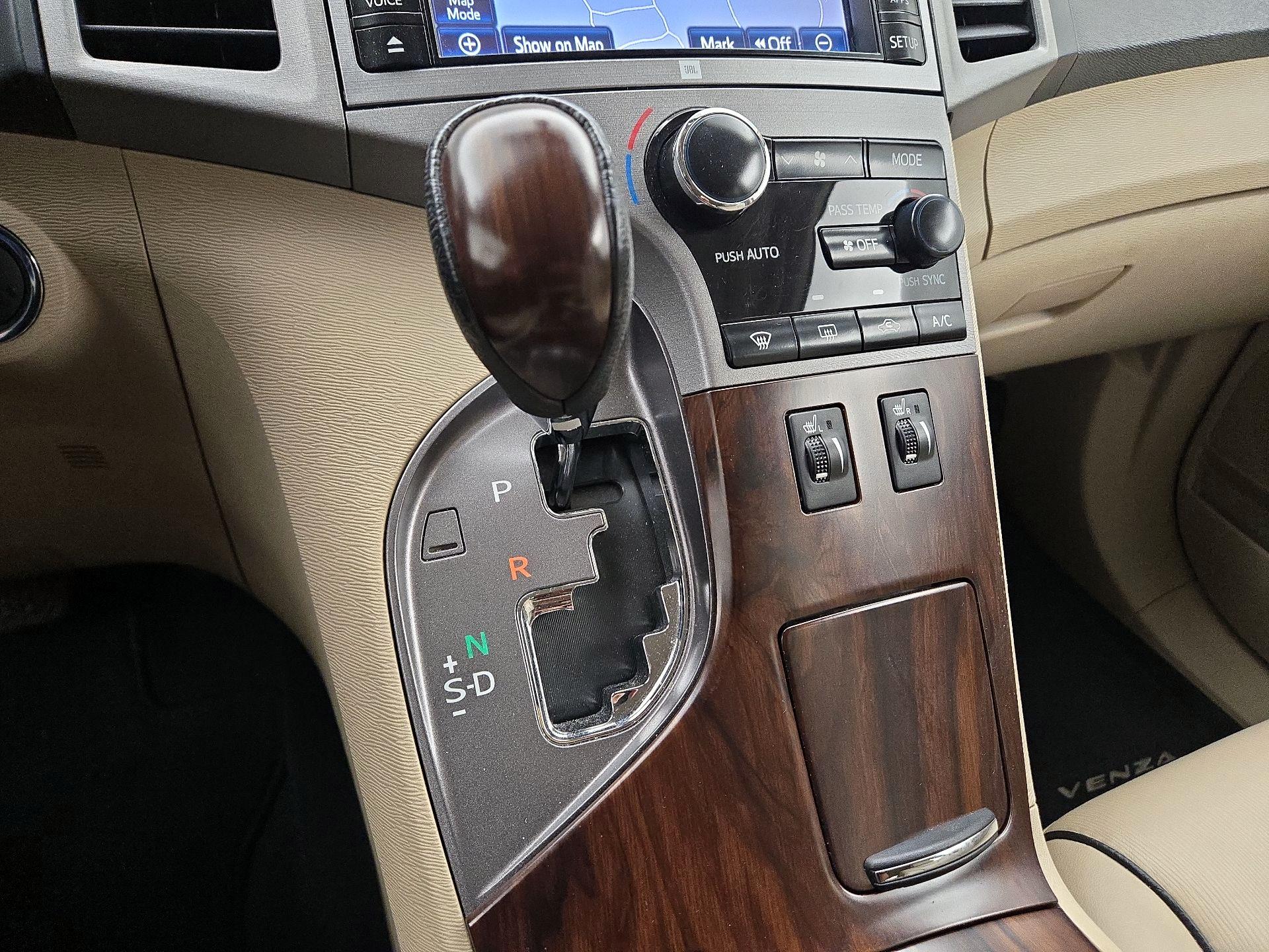 Thumbnail: 2013 Toyota Venza - 18