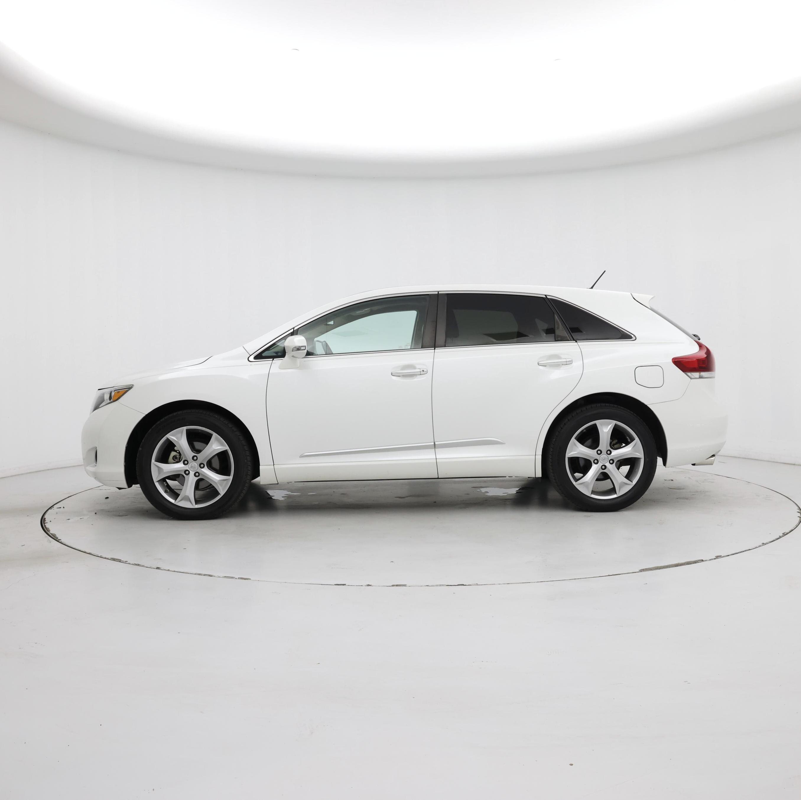Thumbnail: 2013 Toyota Venza - 3