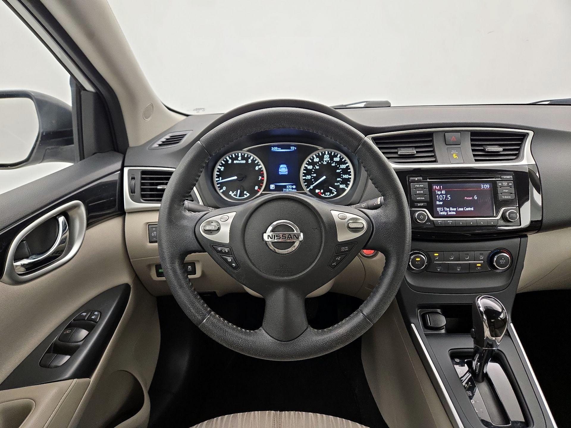 Thumbnail: 2016 Nissan Sentra - 10