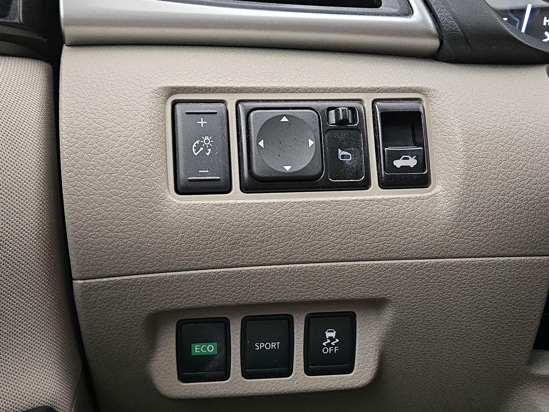 Thumbnail: 2016 Nissan Sentra - 13