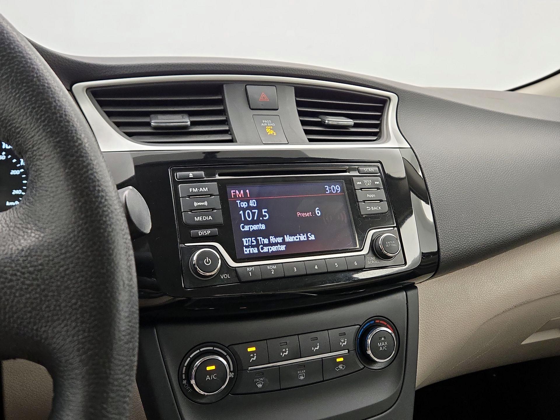 Thumbnail: 2016 Nissan Sentra - 15