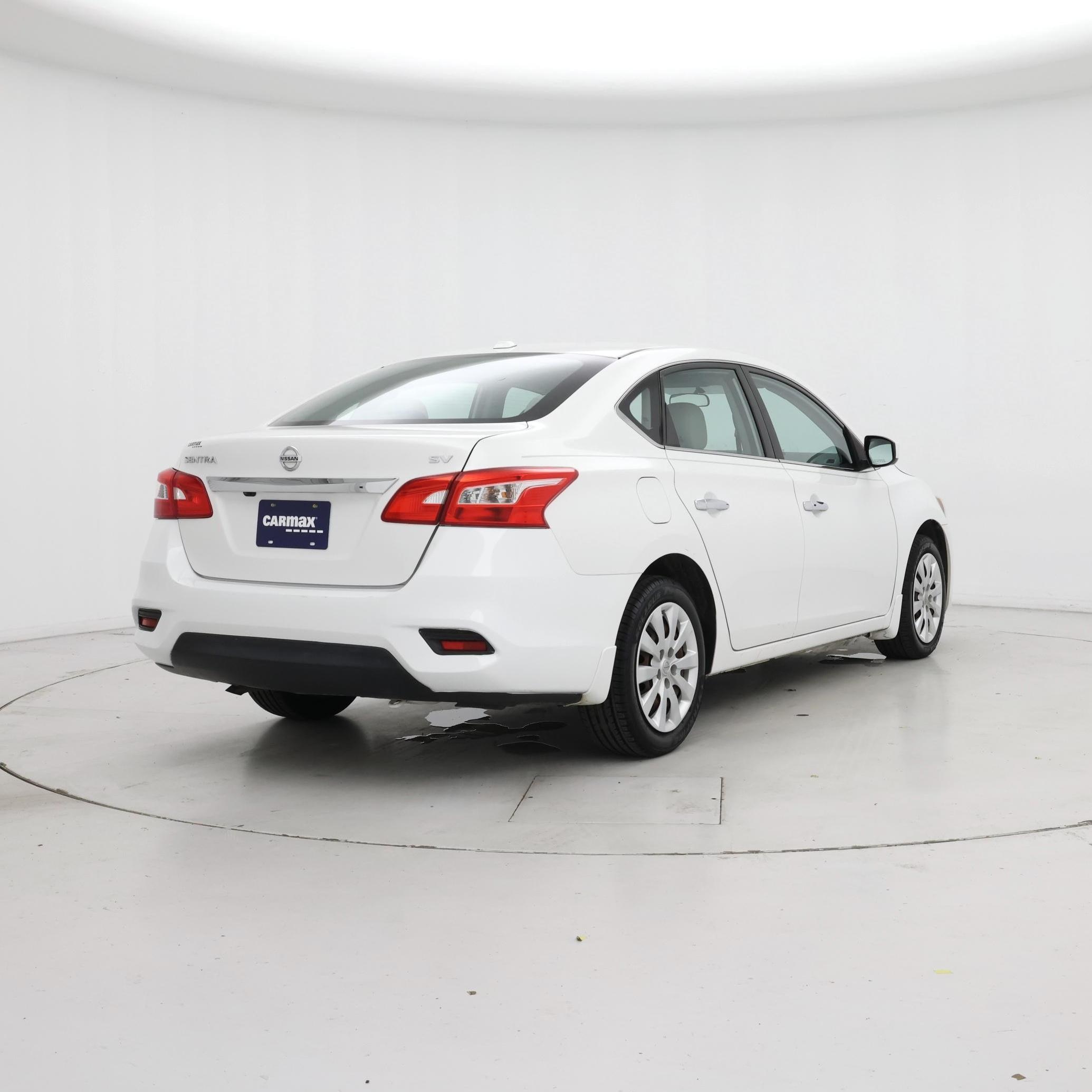 Thumbnail: 2016 Nissan Sentra - 8
