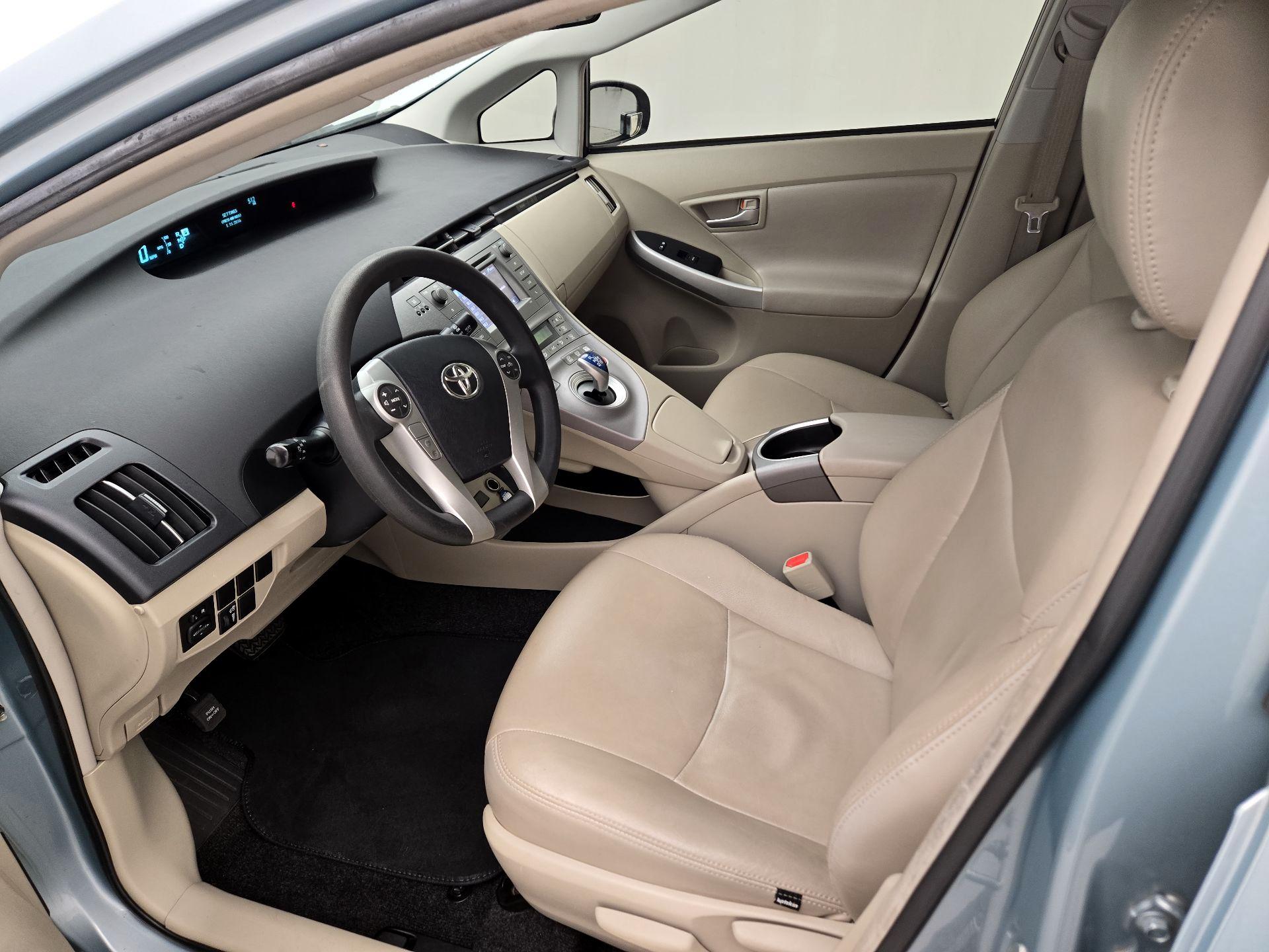 Thumbnail: 2015 Toyota Prius - 11