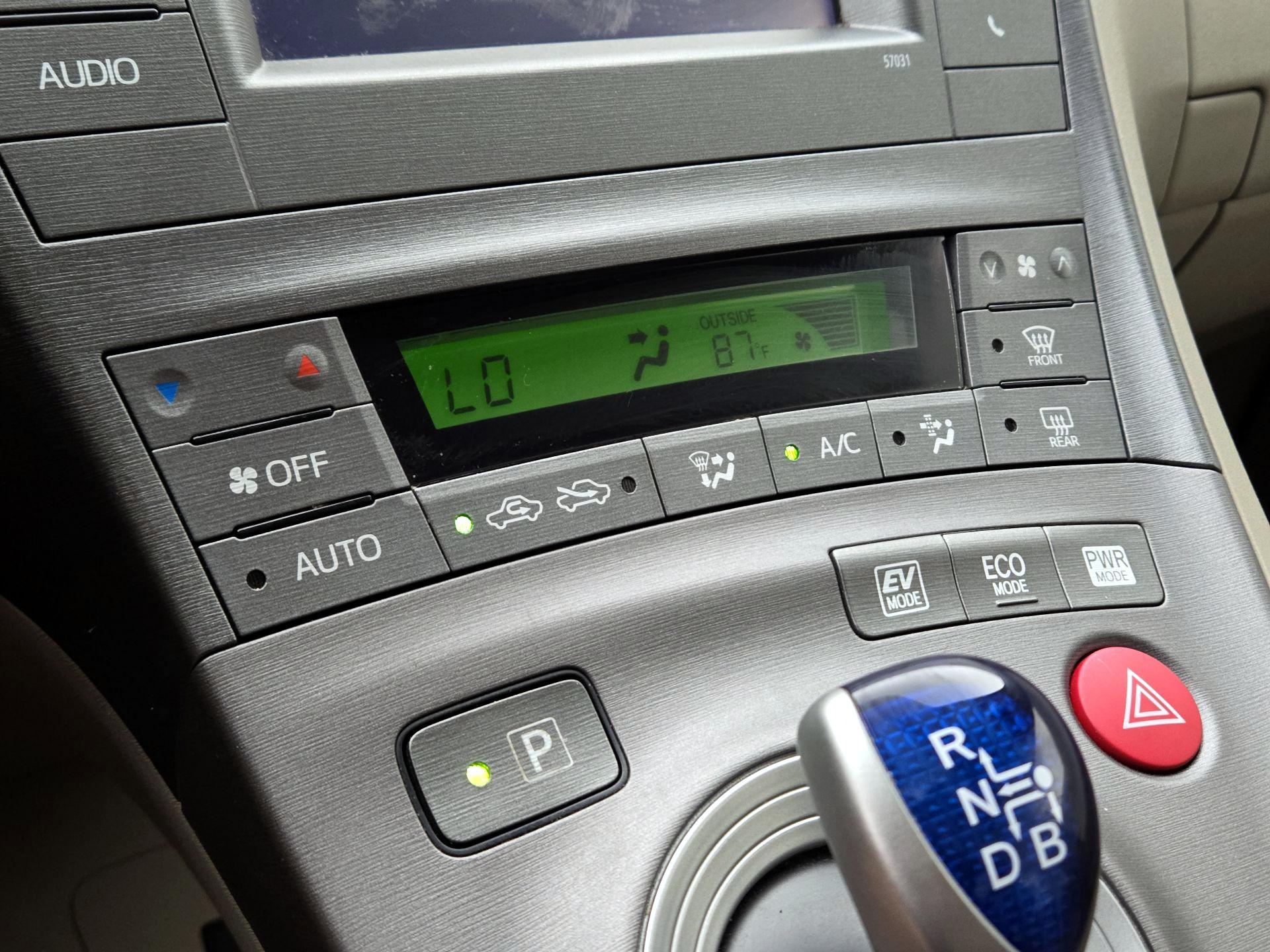 Thumbnail: 2015 Toyota Prius - 16