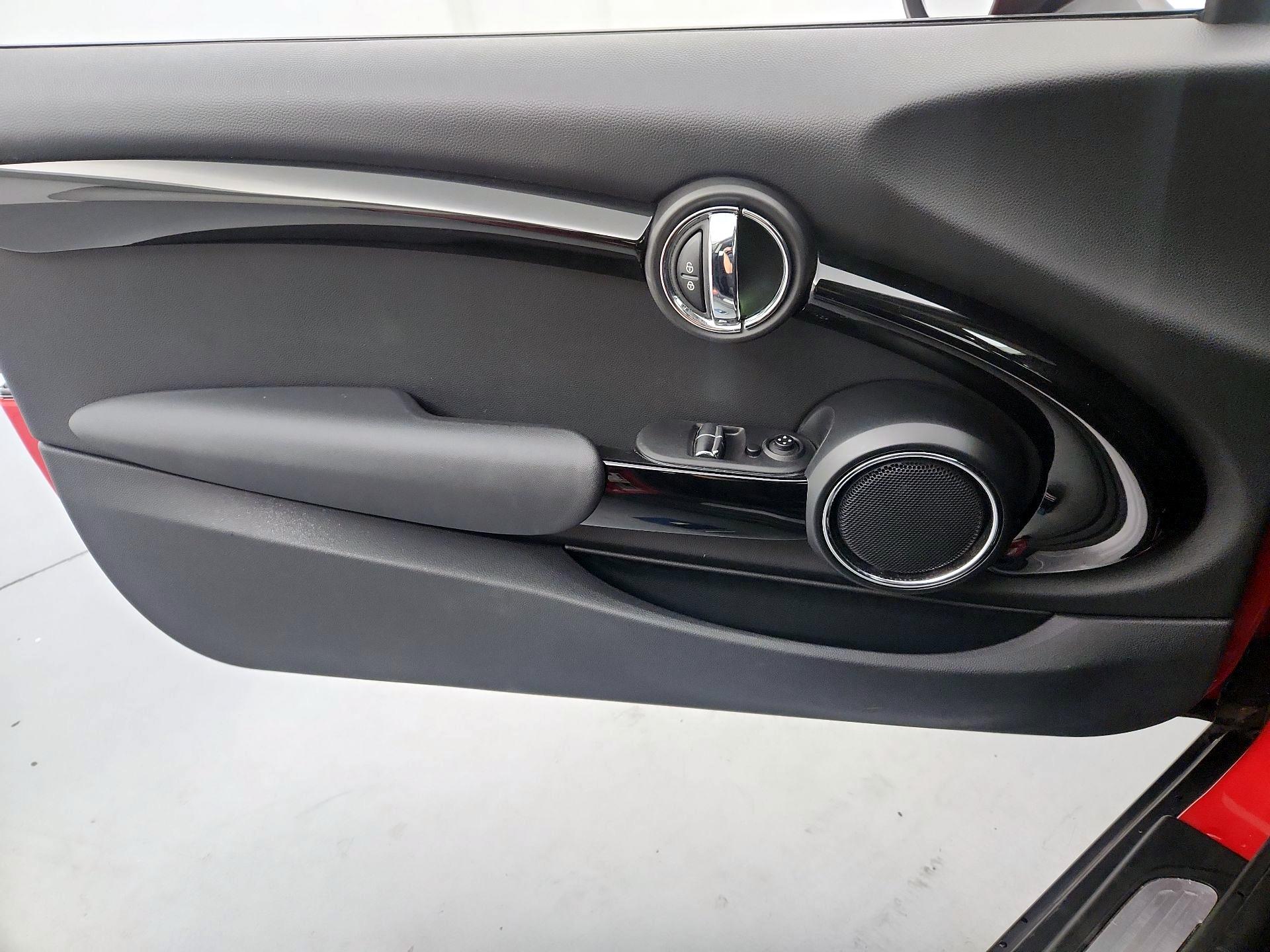 Thumbnail: 2015 MINI Cooper Hardtop - 12