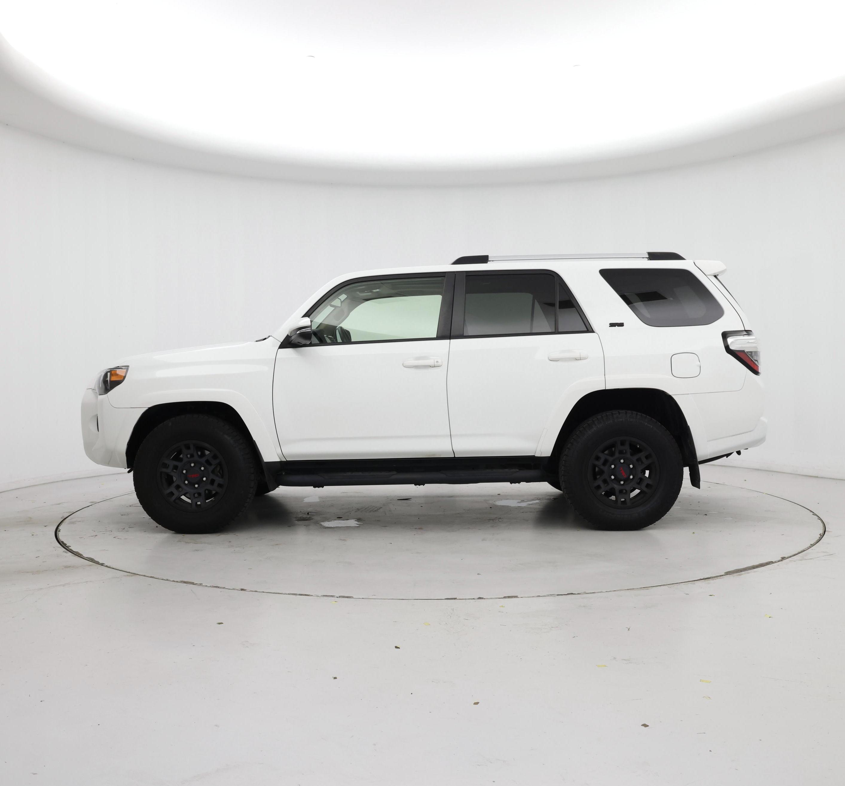 Thumbnail: 2021 Toyota 4Runner - 3