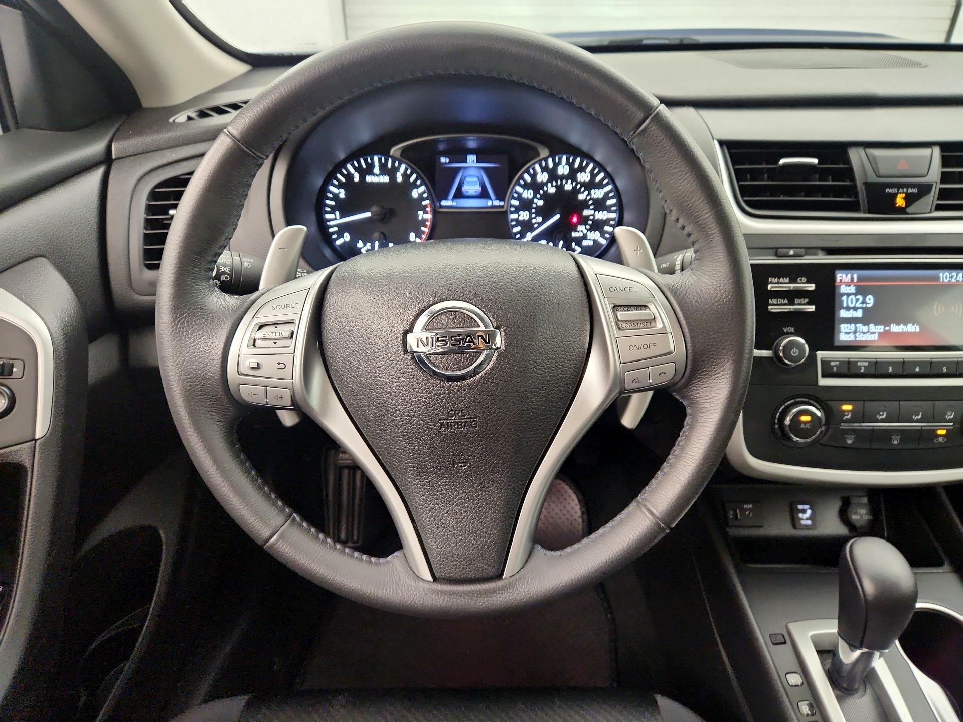 Thumbnail: 2016 Nissan Altima - 10