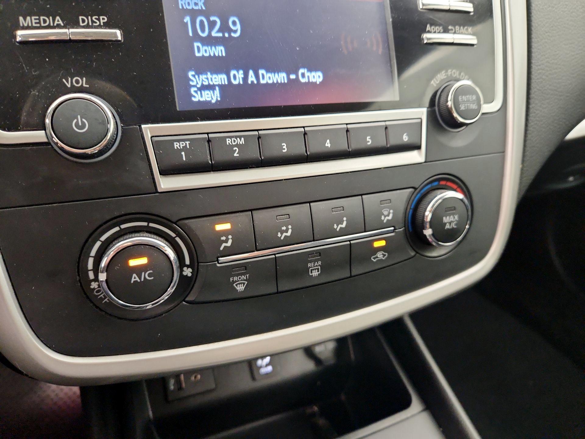 Thumbnail: 2016 Nissan Altima - 16