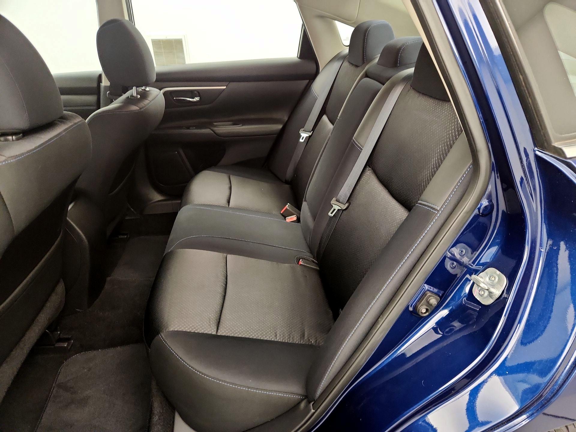 Thumbnail: 2016 Nissan Altima - 19