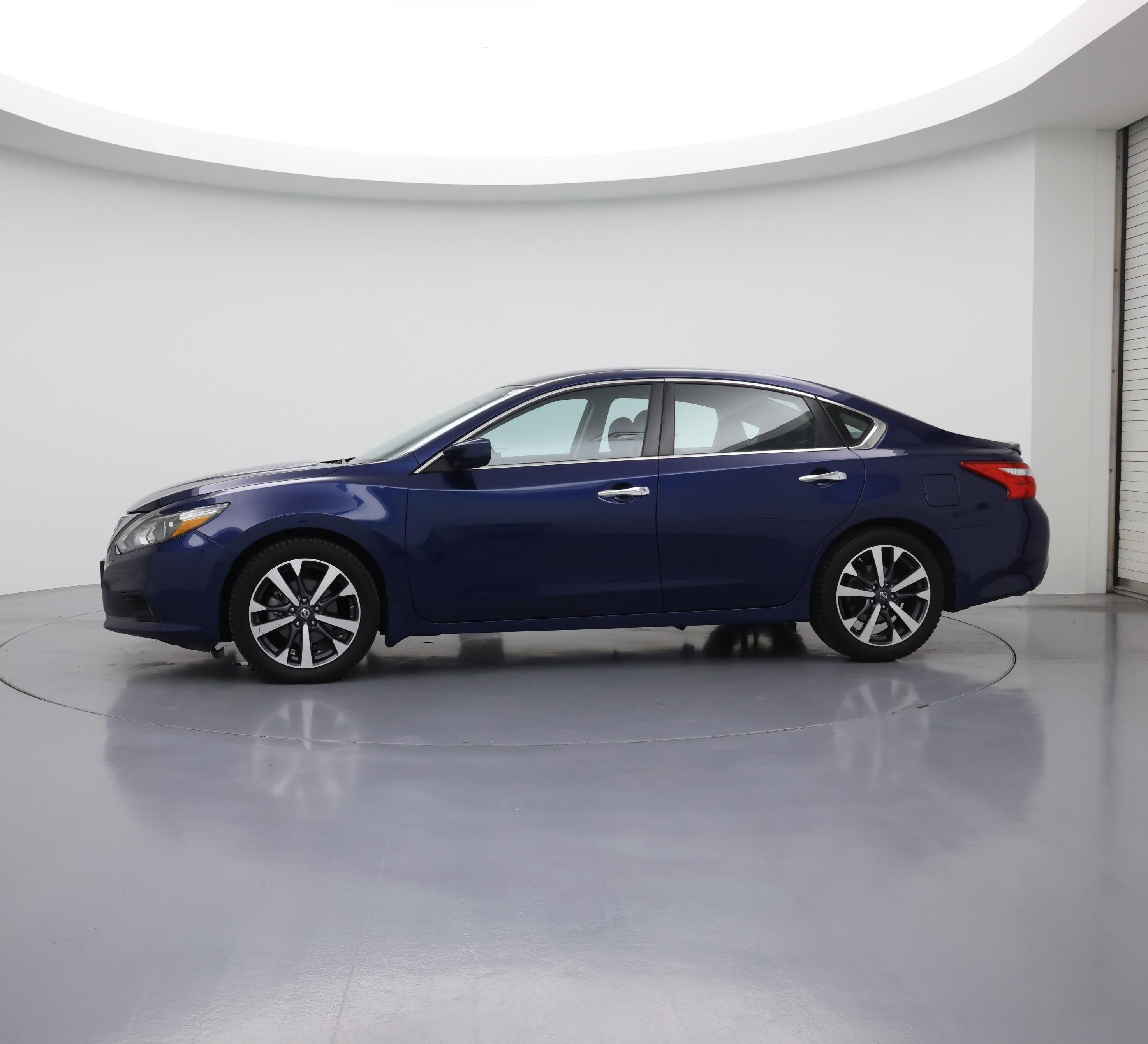 Thumbnail: 2016 Nissan Altima - 3