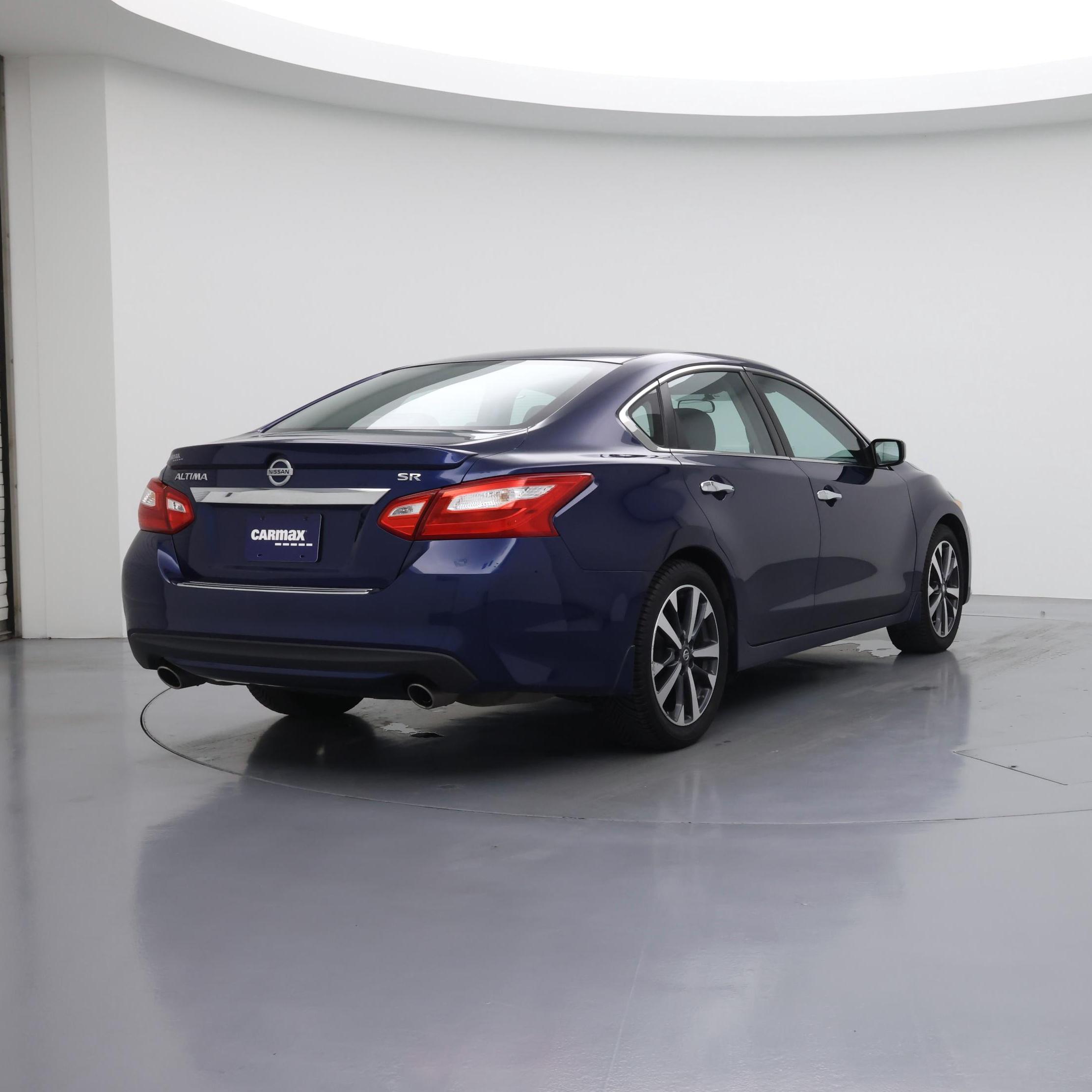 Thumbnail: 2016 Nissan Altima - 8