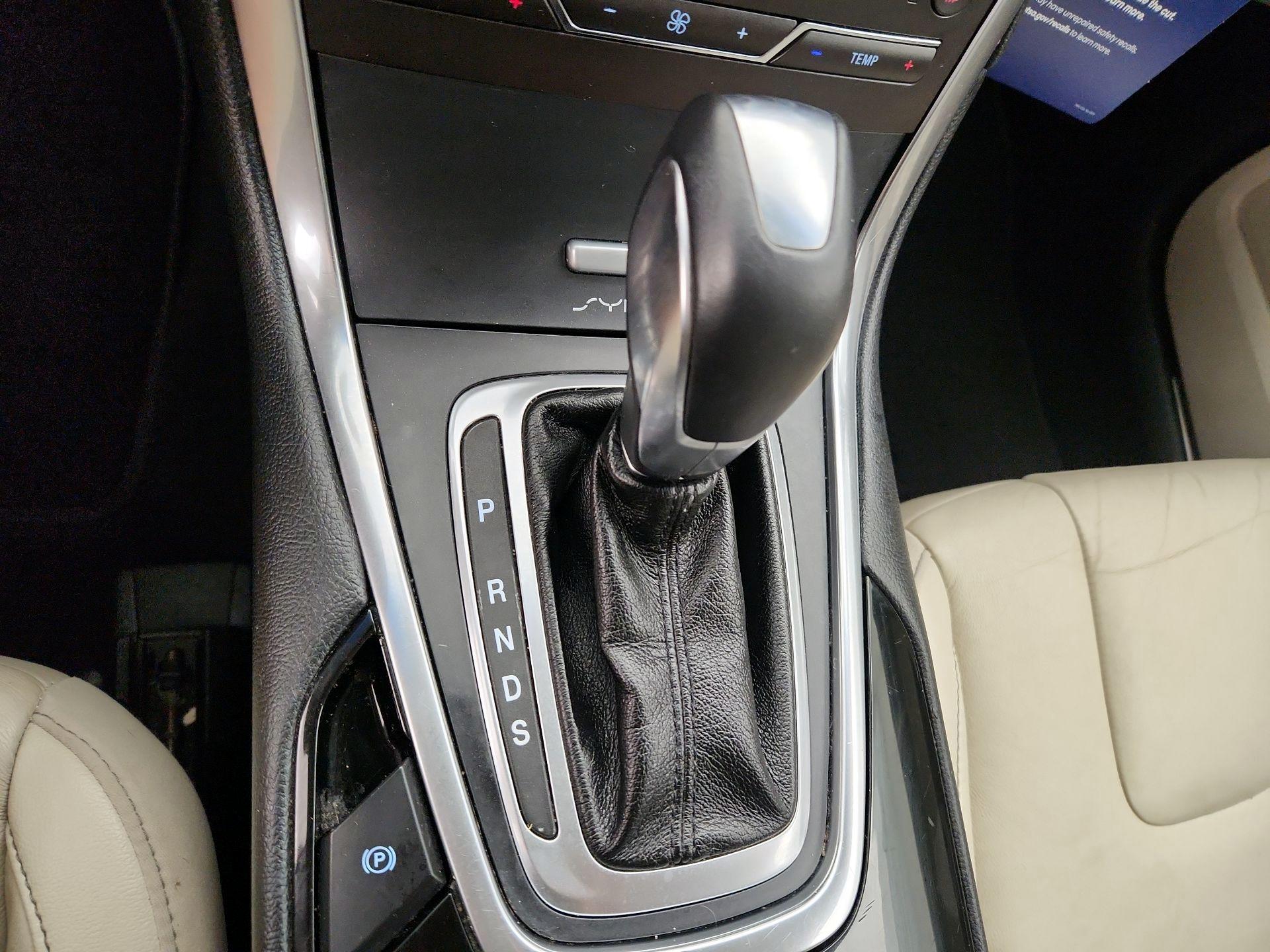Thumbnail: 2017 Ford Edge - 18