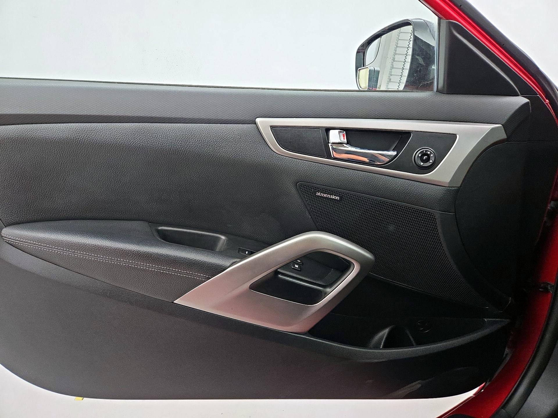 Thumbnail: 2016 Hyundai Veloster - 12