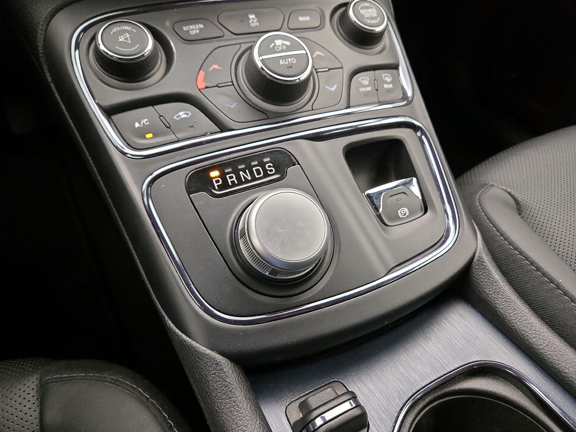 Thumbnail: 2016 Chrysler 200 - 18