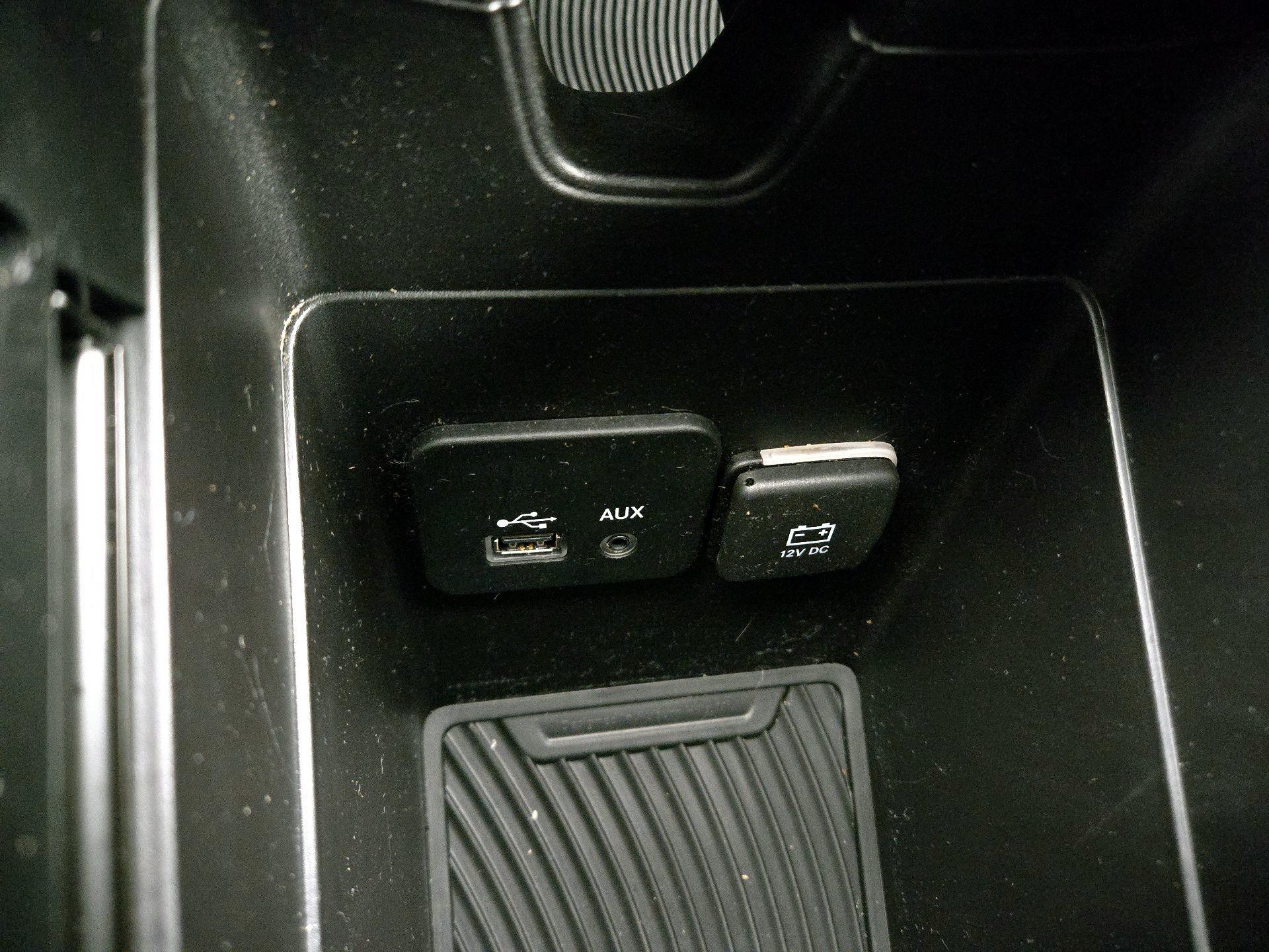 Thumbnail: 2016 Chrysler 200 - 19