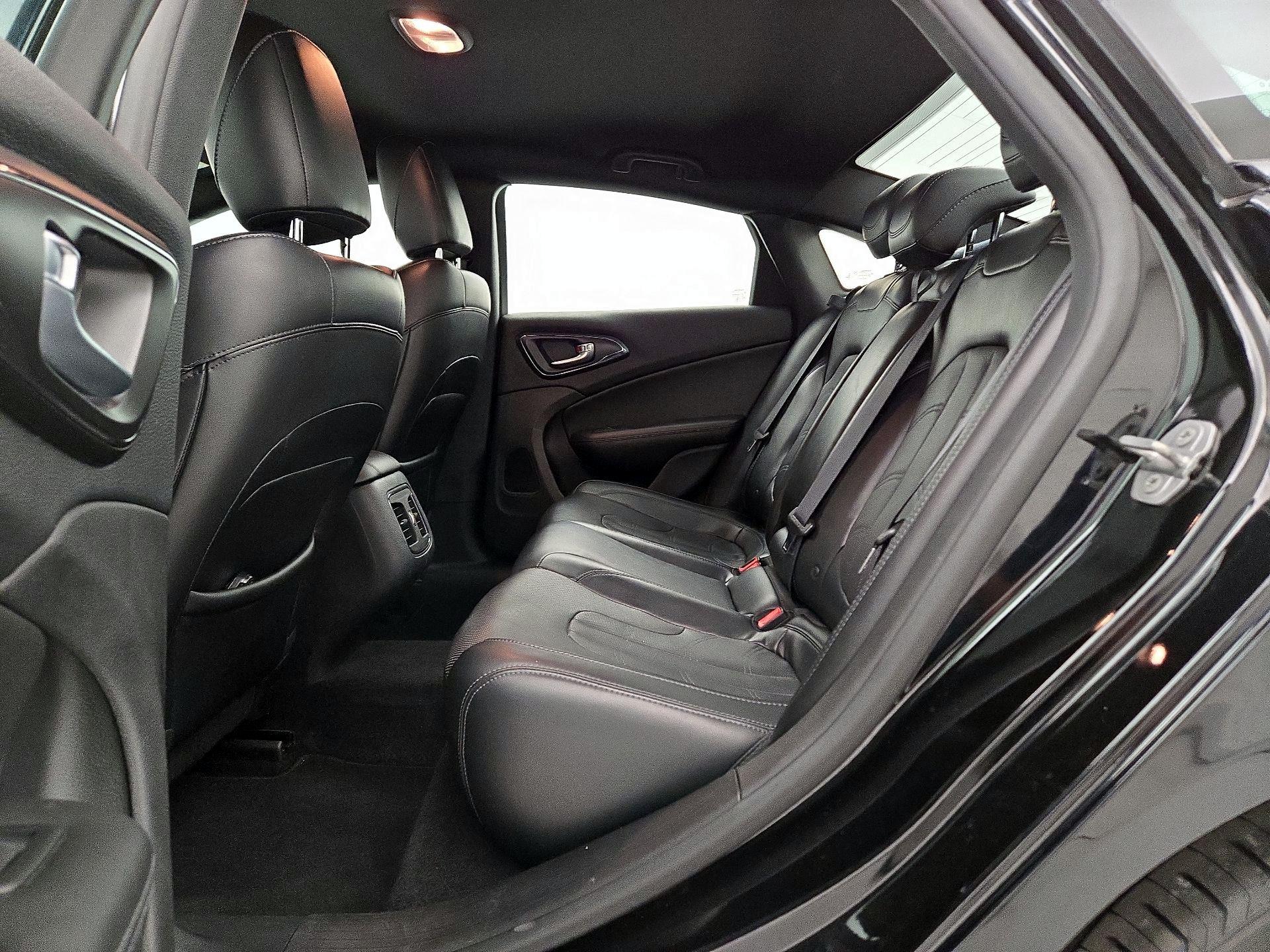 Thumbnail: 2016 Chrysler 200 - 20