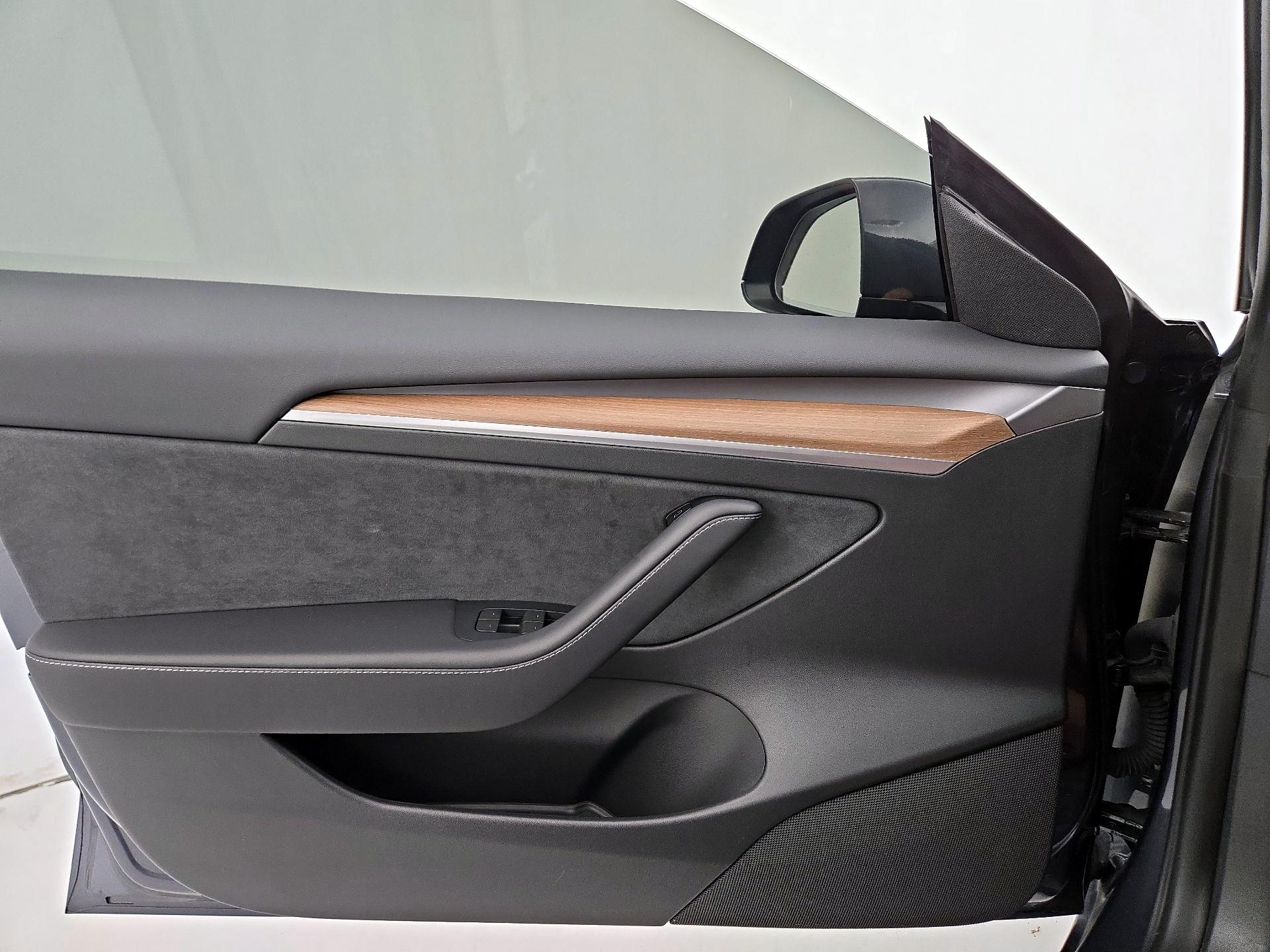 Thumbnail: 2023 Tesla Model 3 - 12