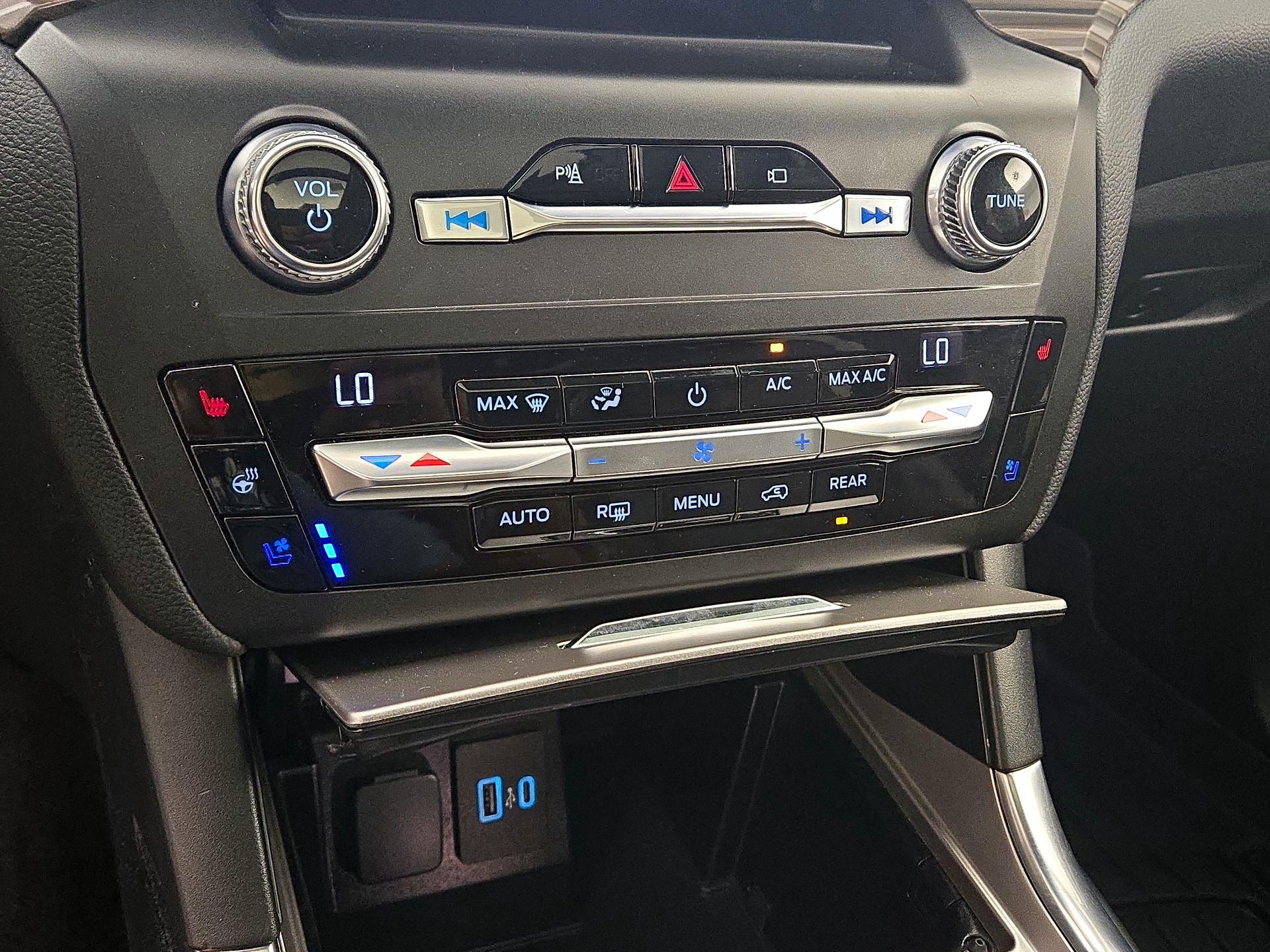 Thumbnail: 2020 Ford Explorer - 16
