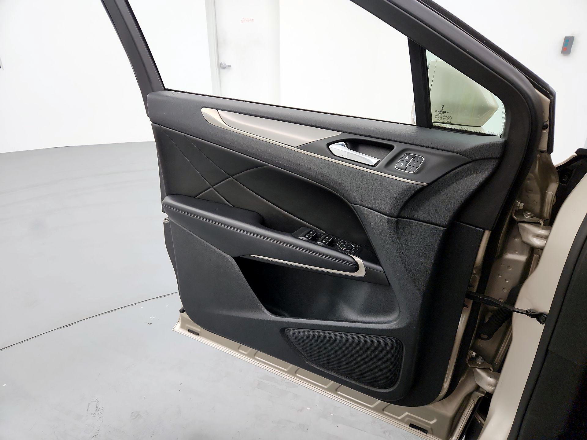 Thumbnail: 2017 Lincoln MKC - 12