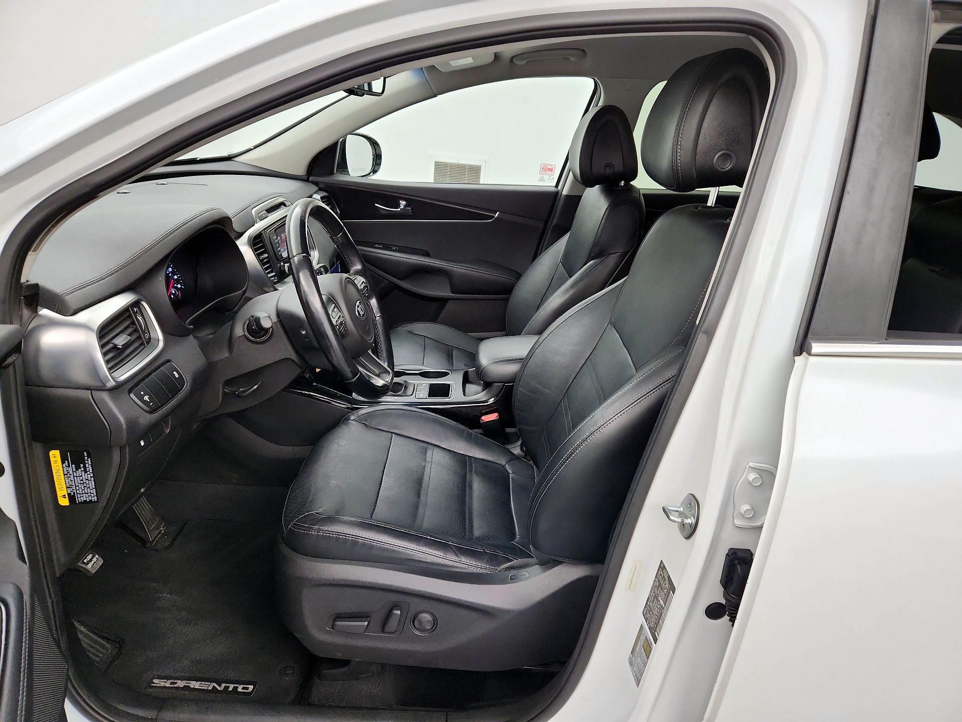 Thumbnail: 2016 Kia Sorento - 11