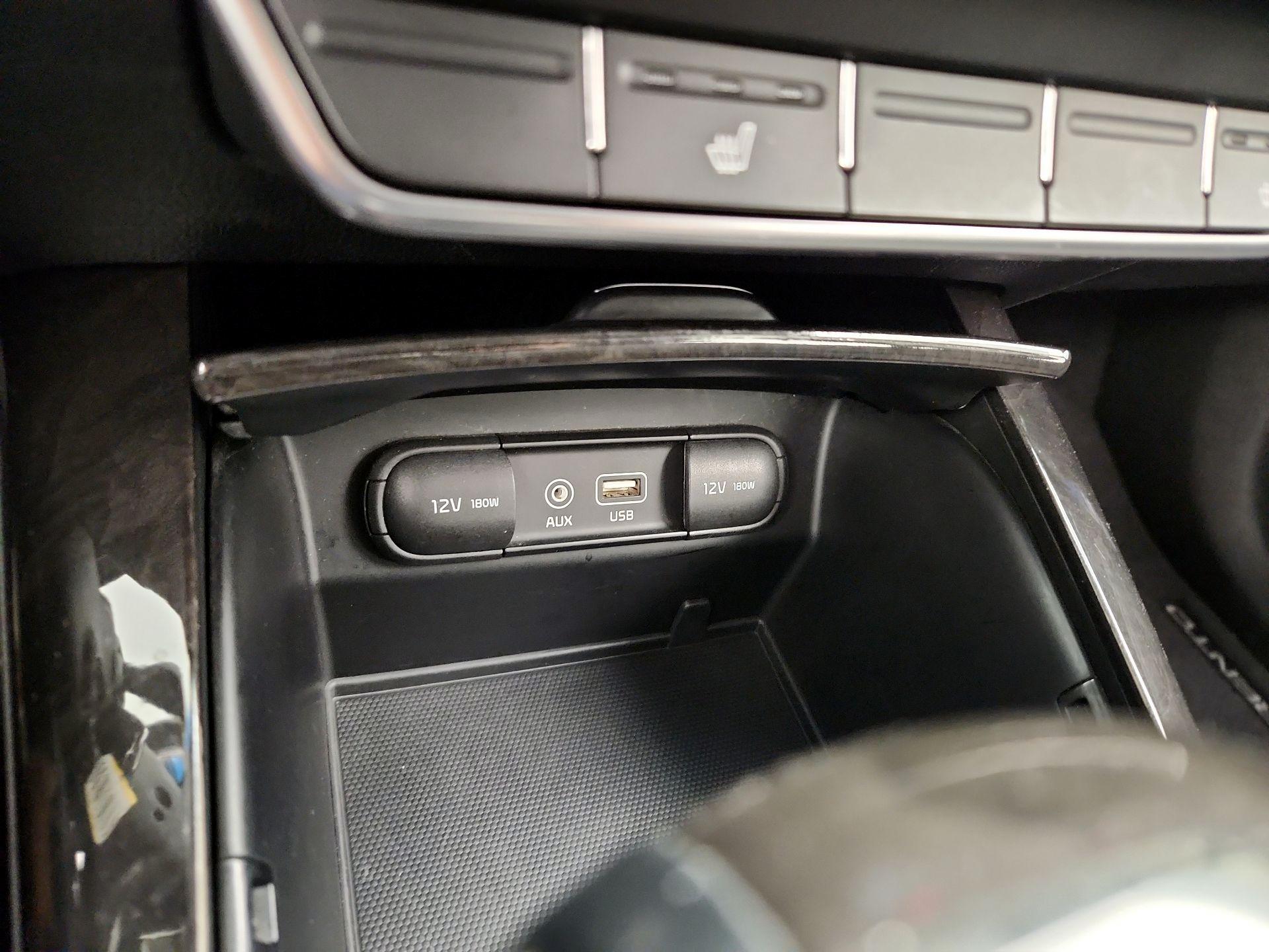 Thumbnail: 2016 Kia Sorento - 18