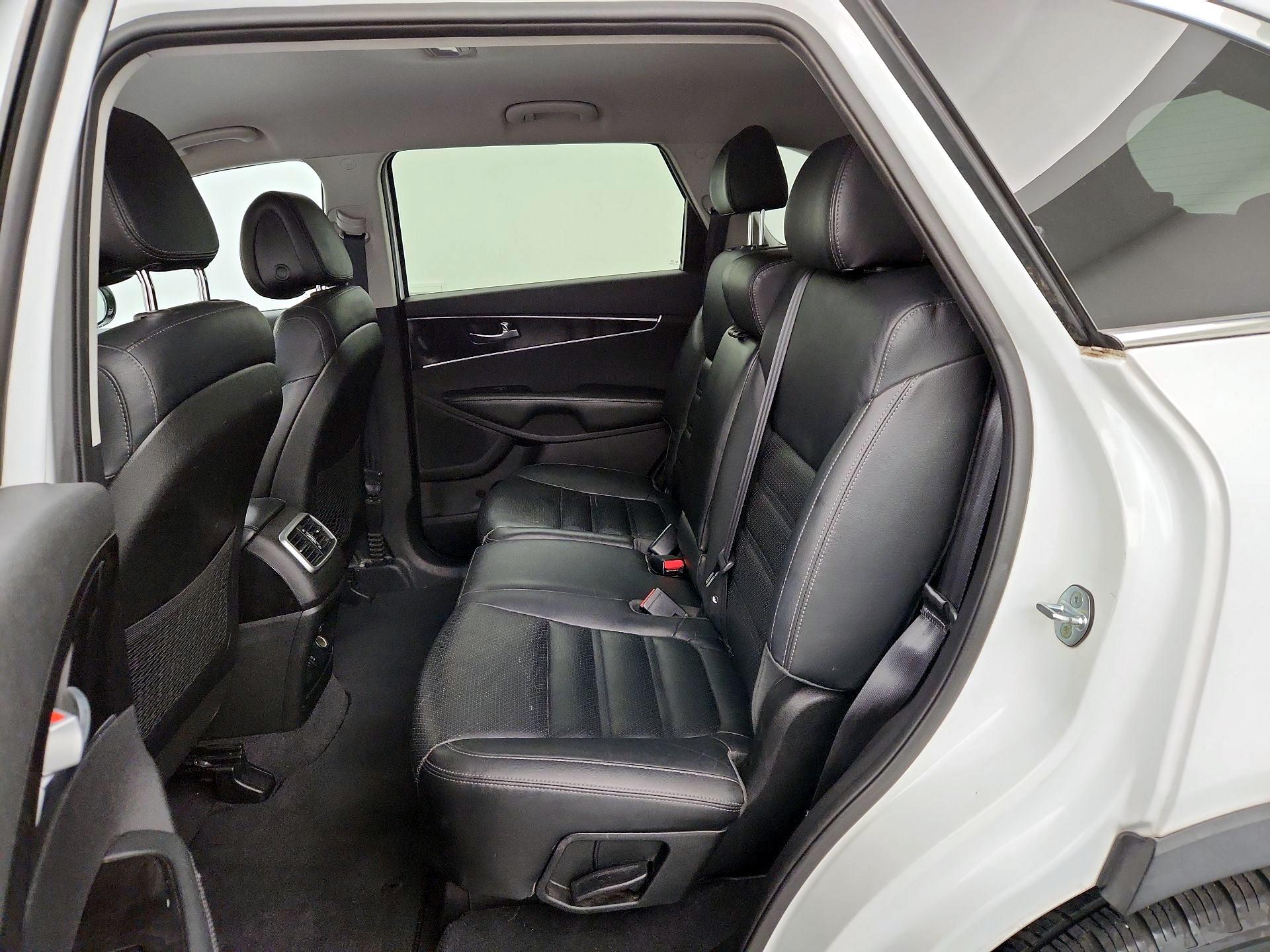Thumbnail: 2016 Kia Sorento - 19