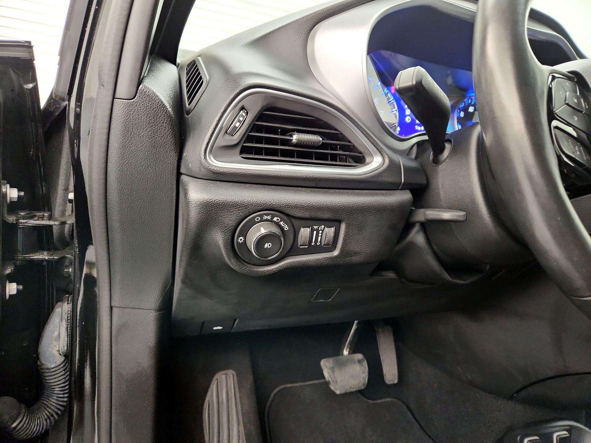 Thumbnail: 2019 Chrysler Pacifica - 13