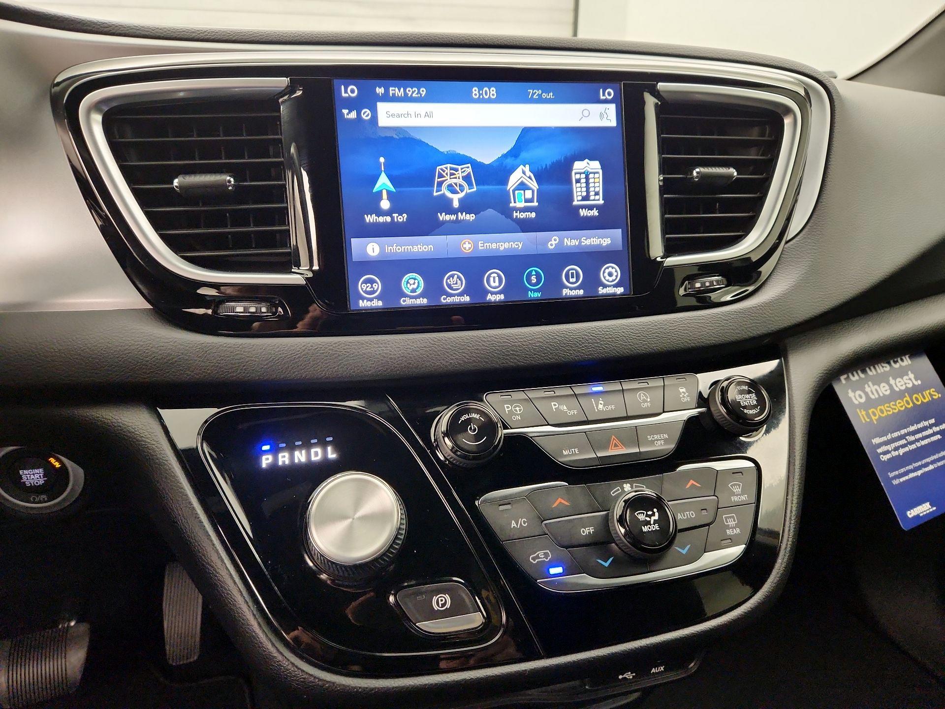 Thumbnail: 2019 Chrysler Pacifica - 17
