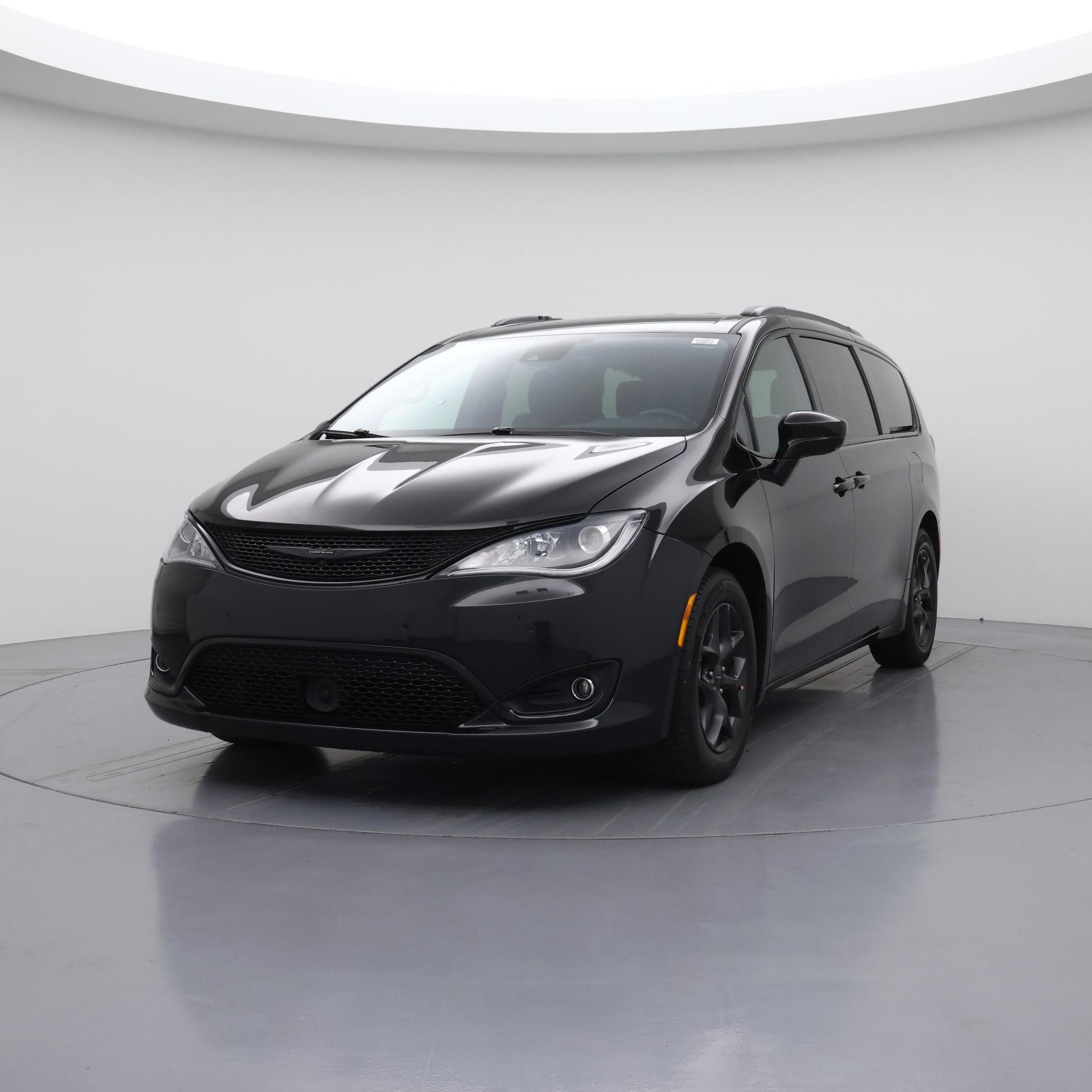 Thumbnail: 2019 Chrysler Pacifica - 4