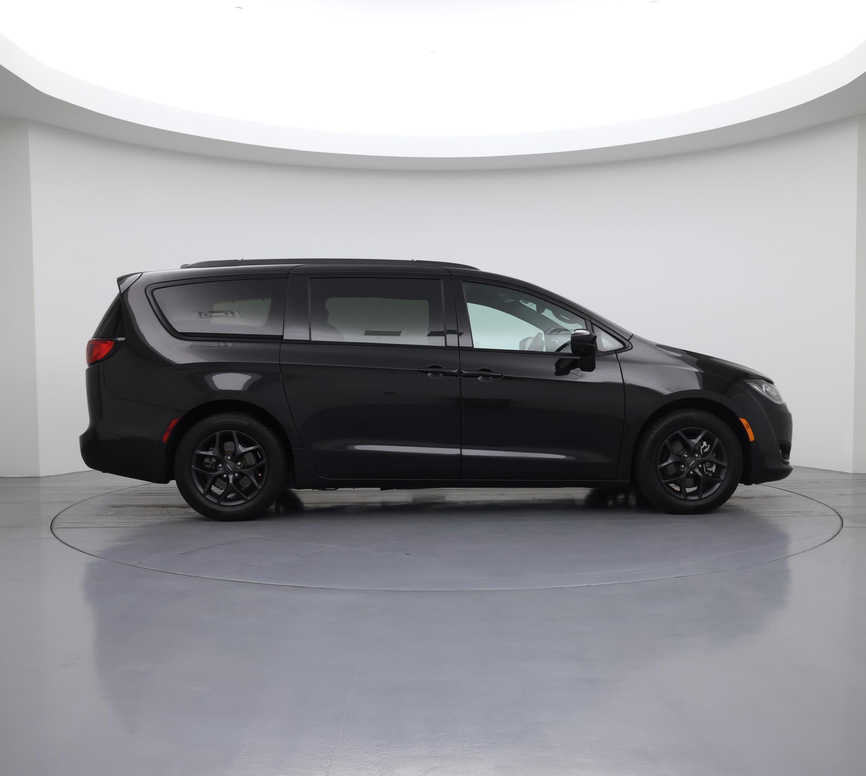 Thumbnail: 2019 Chrysler Pacifica - 7