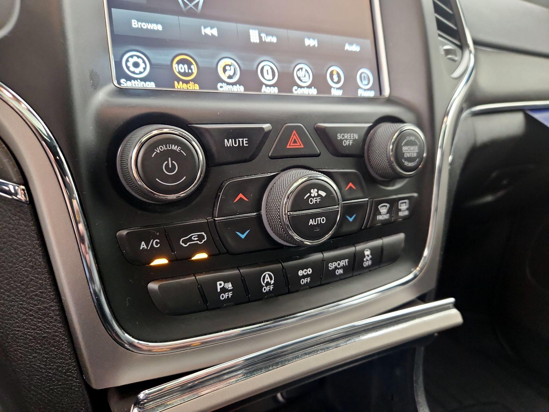 Thumbnail: 2018 Jeep Grand Cherokee - 16