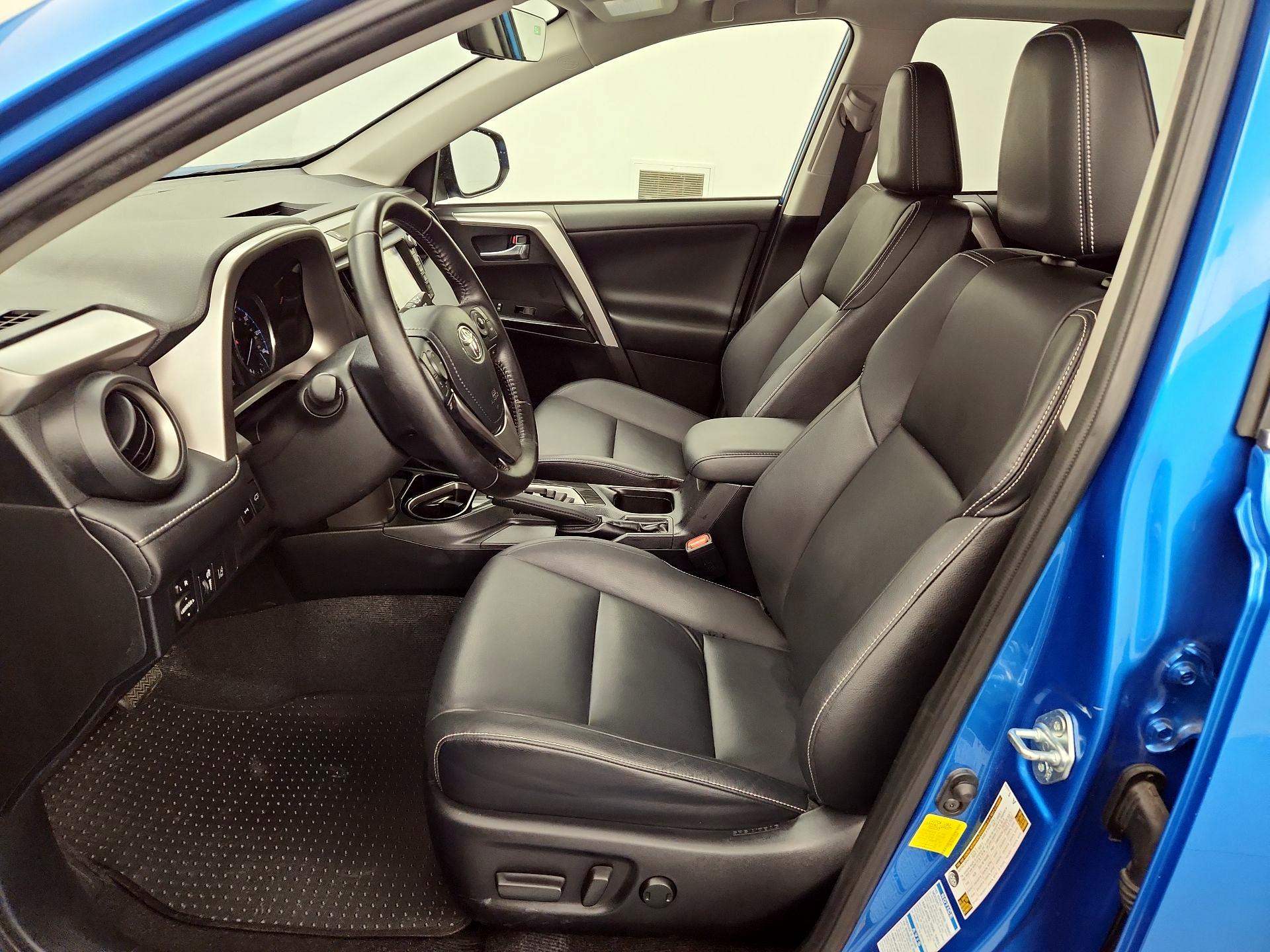 Thumbnail: 2016 Toyota RAV4 - 11