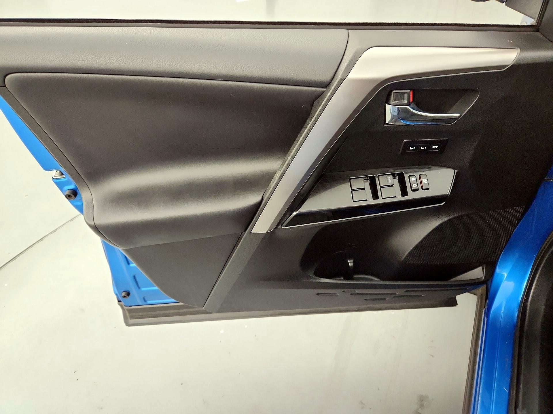 Thumbnail: 2016 Toyota RAV4 - 12