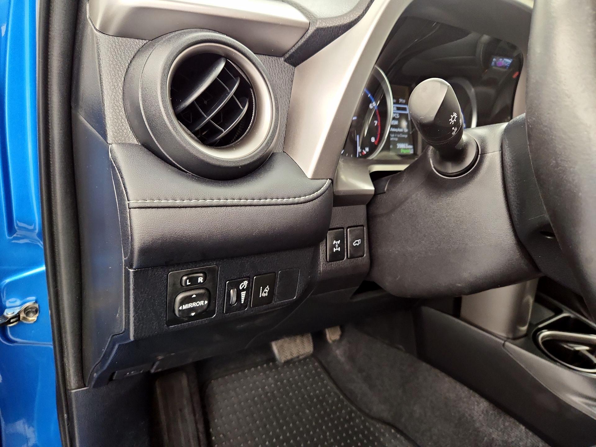 Thumbnail: 2016 Toyota RAV4 - 13