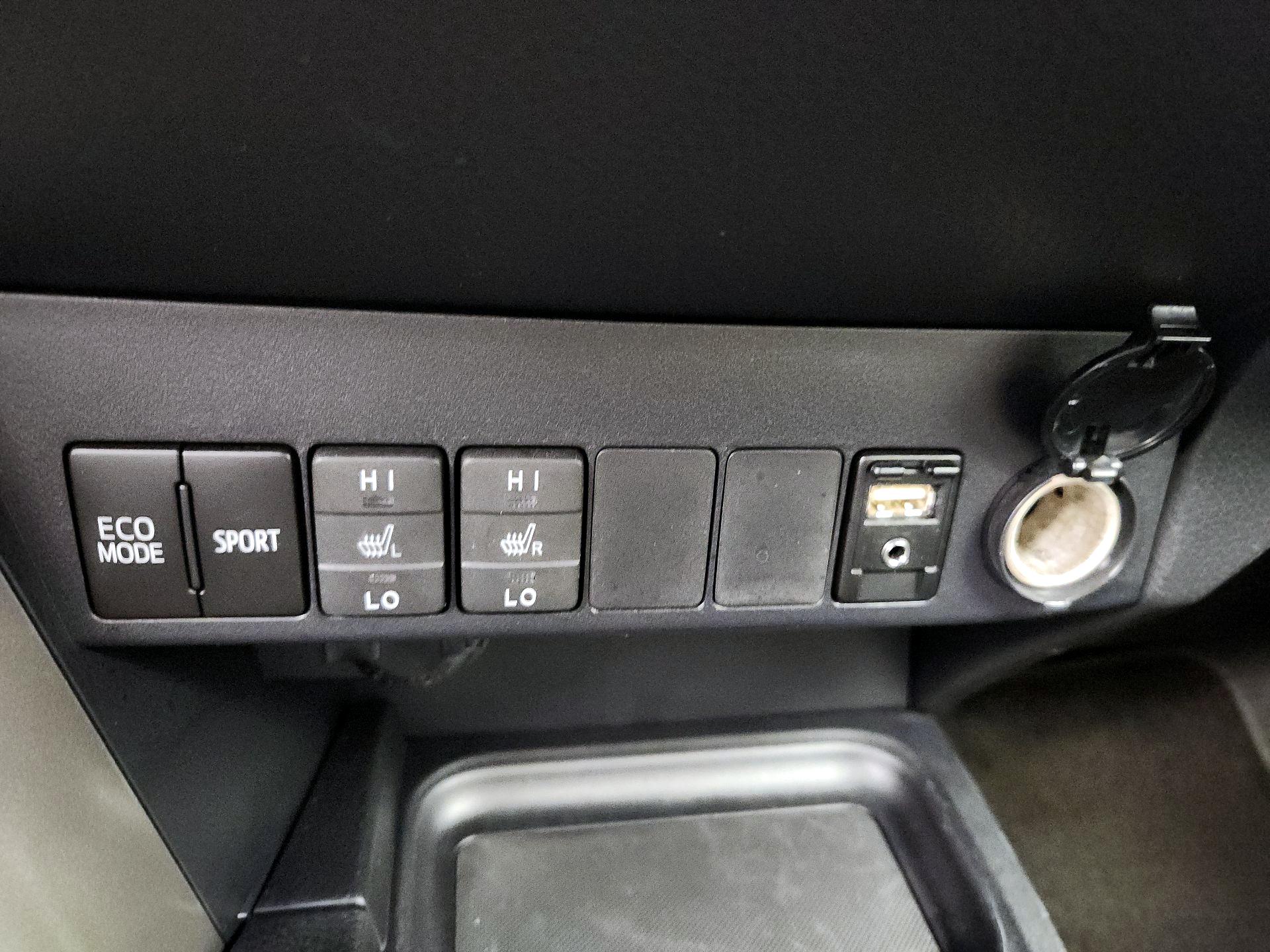 Thumbnail: 2016 Toyota RAV4 - 19