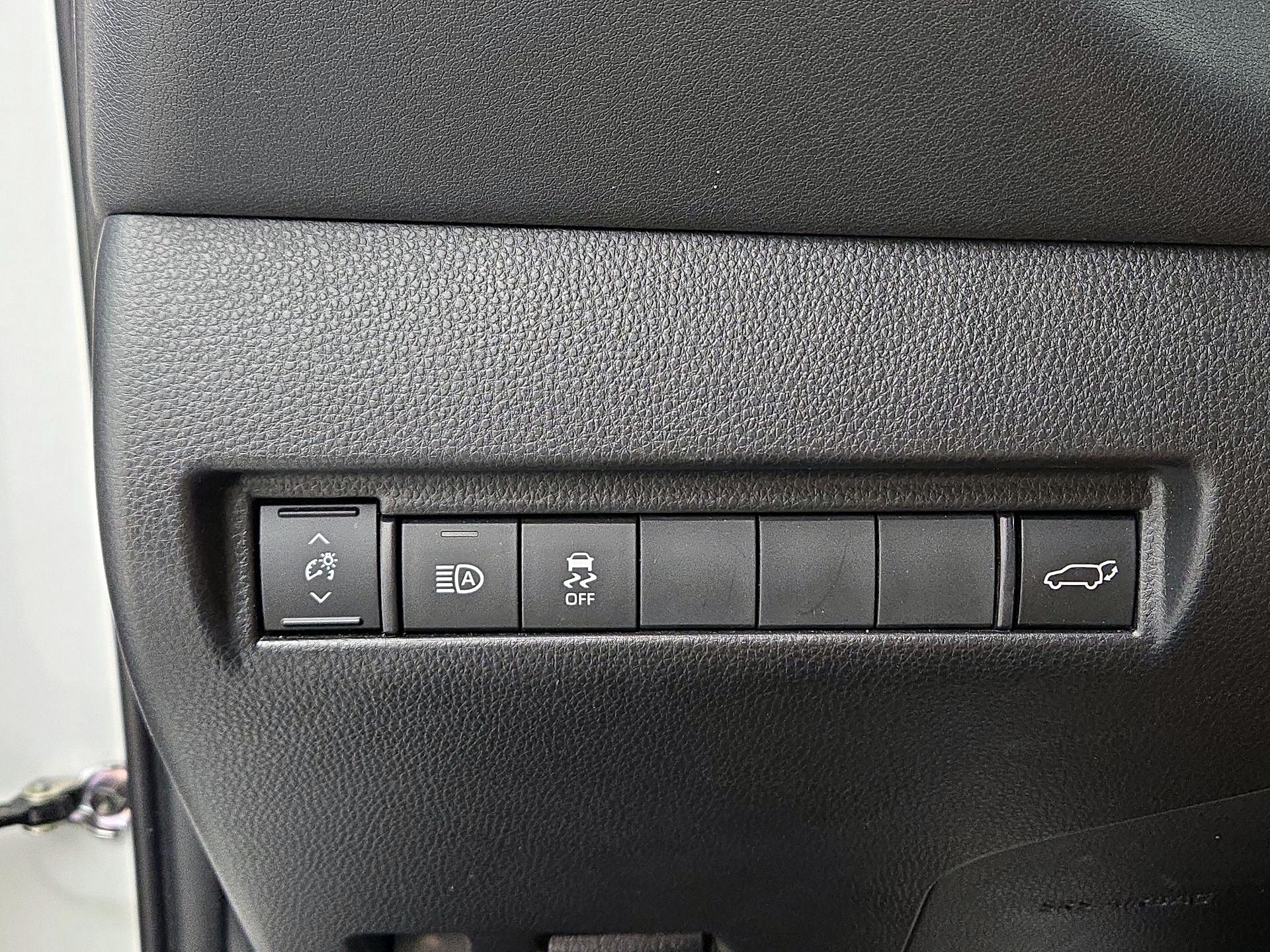 Thumbnail: 2022 Toyota Venza - 13