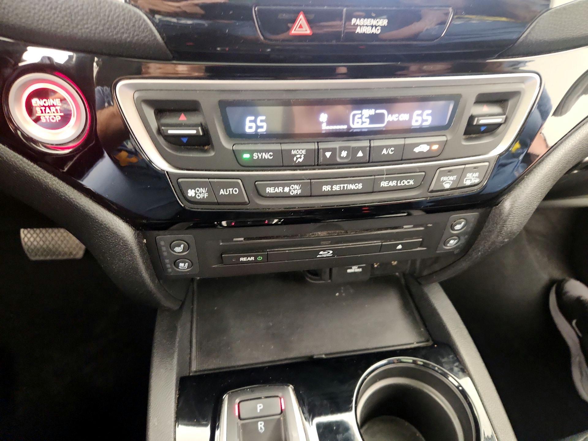 Thumbnail: 2017 Honda Pilot - 17