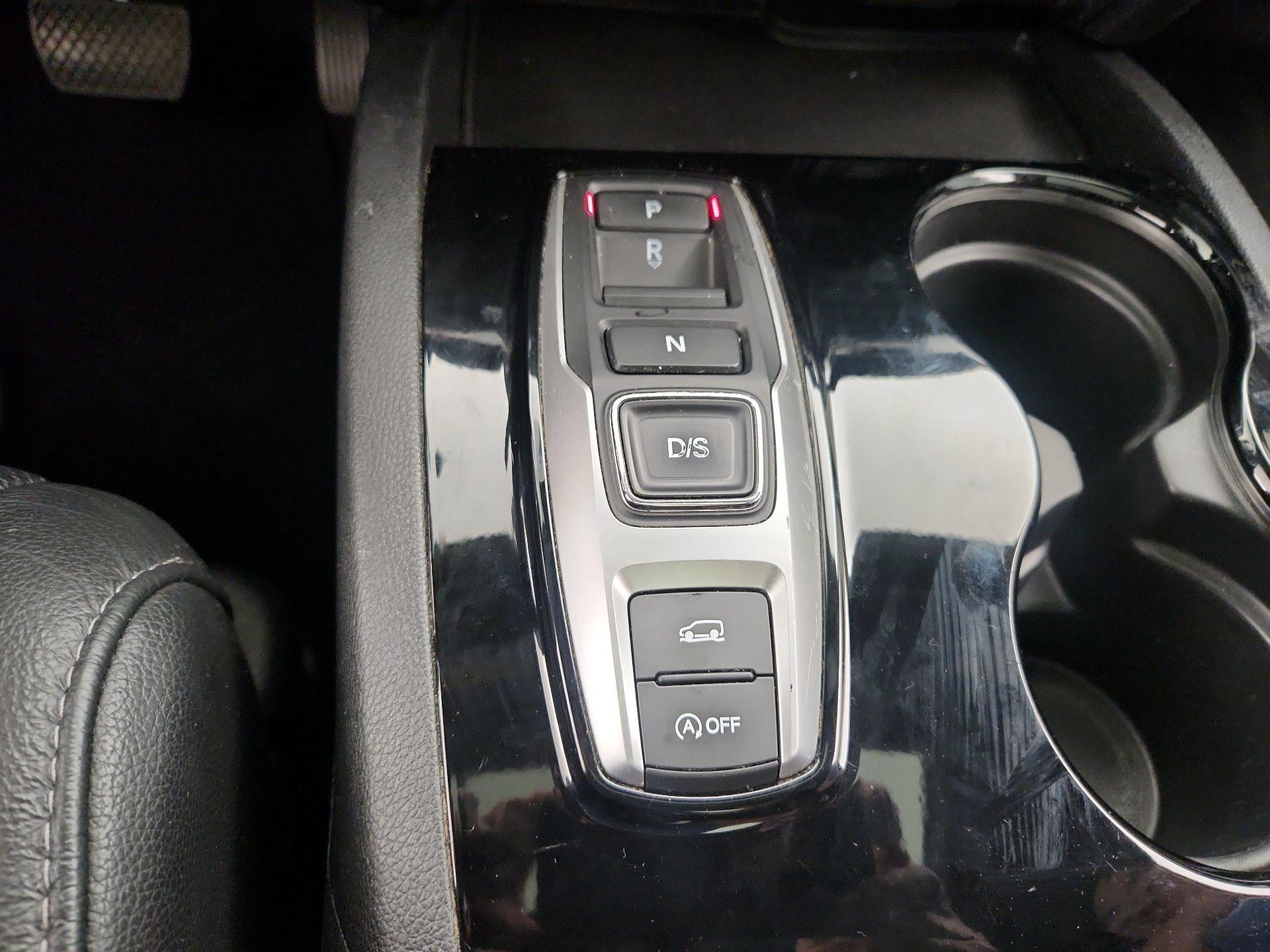 Thumbnail: 2017 Honda Pilot - 18