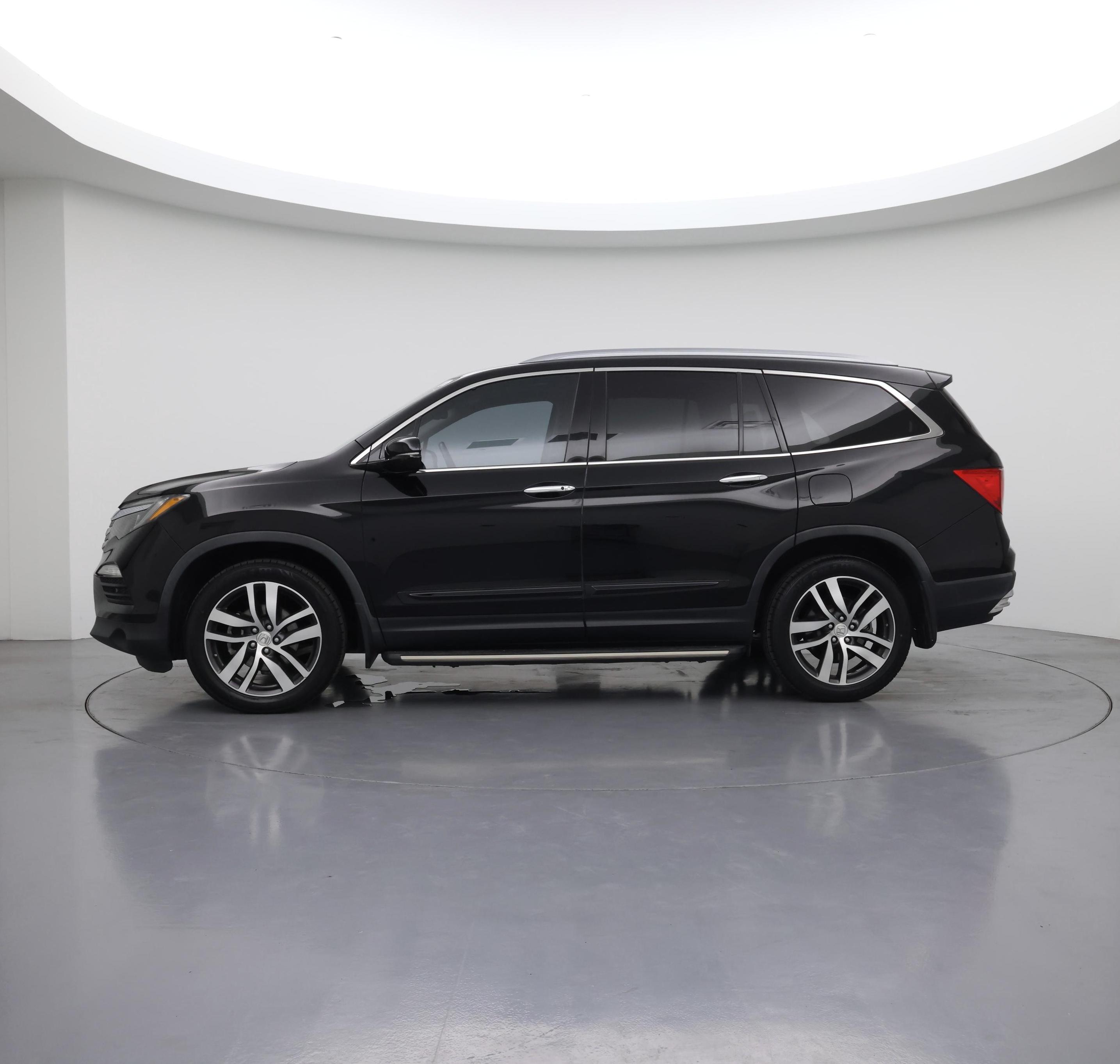 Thumbnail: 2017 Honda Pilot - 3