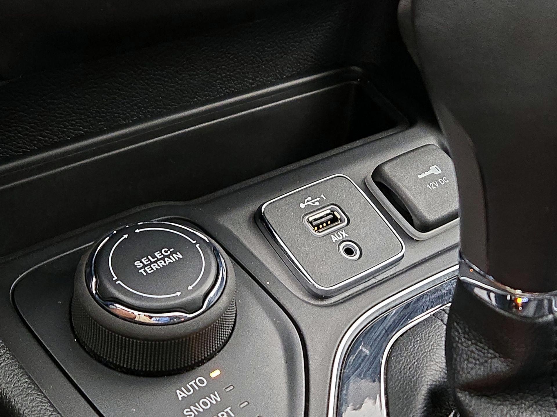 Thumbnail: 2020 Jeep Cherokee - 18