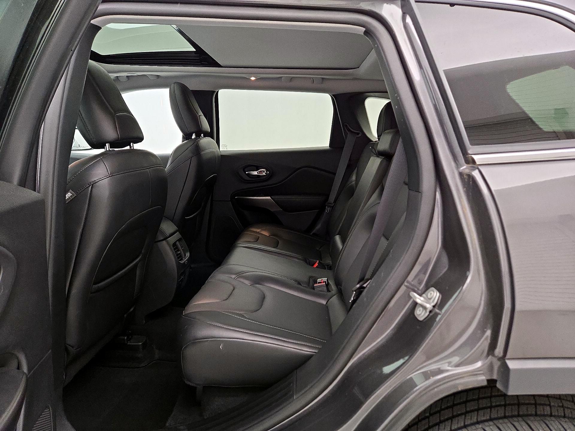 Thumbnail: 2020 Jeep Cherokee - 20