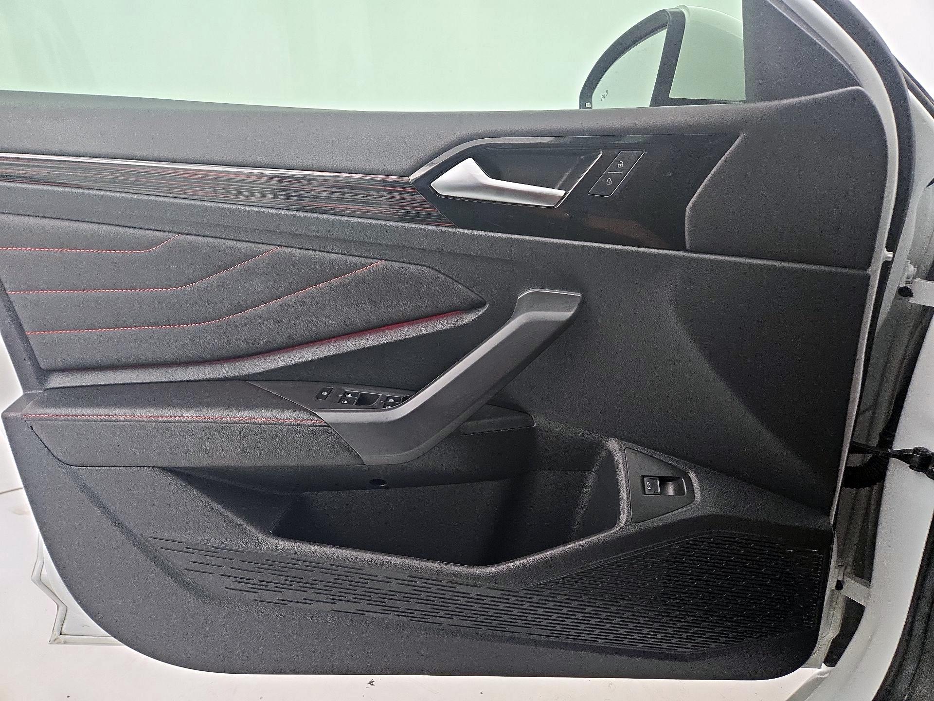 Thumbnail: 2023 Volkswagen Jetta - 12